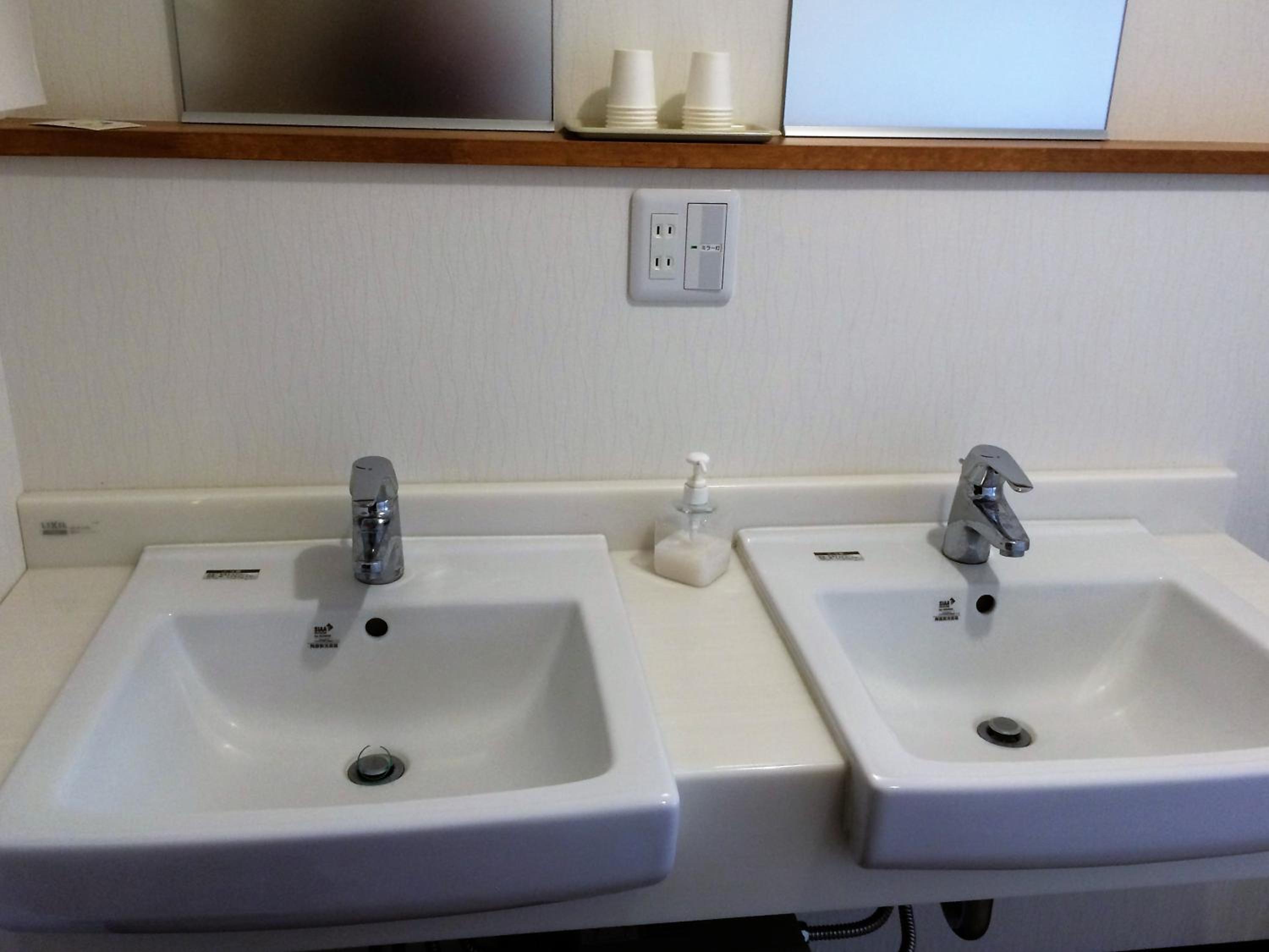 Japanese-Style Superior Room with Shared Bathroom and Private Toilet - Annex photo 3