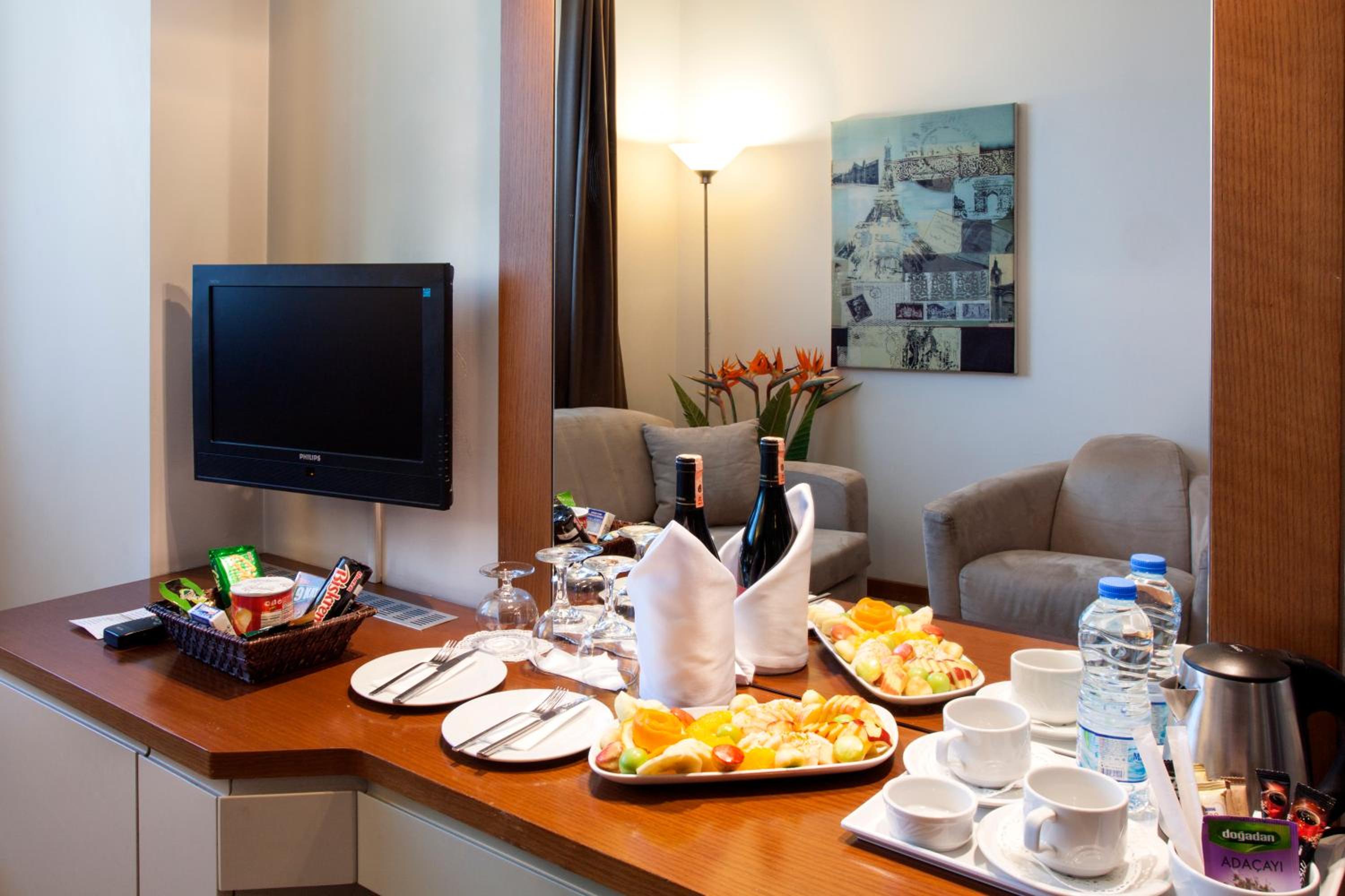 Suite - Photo 8