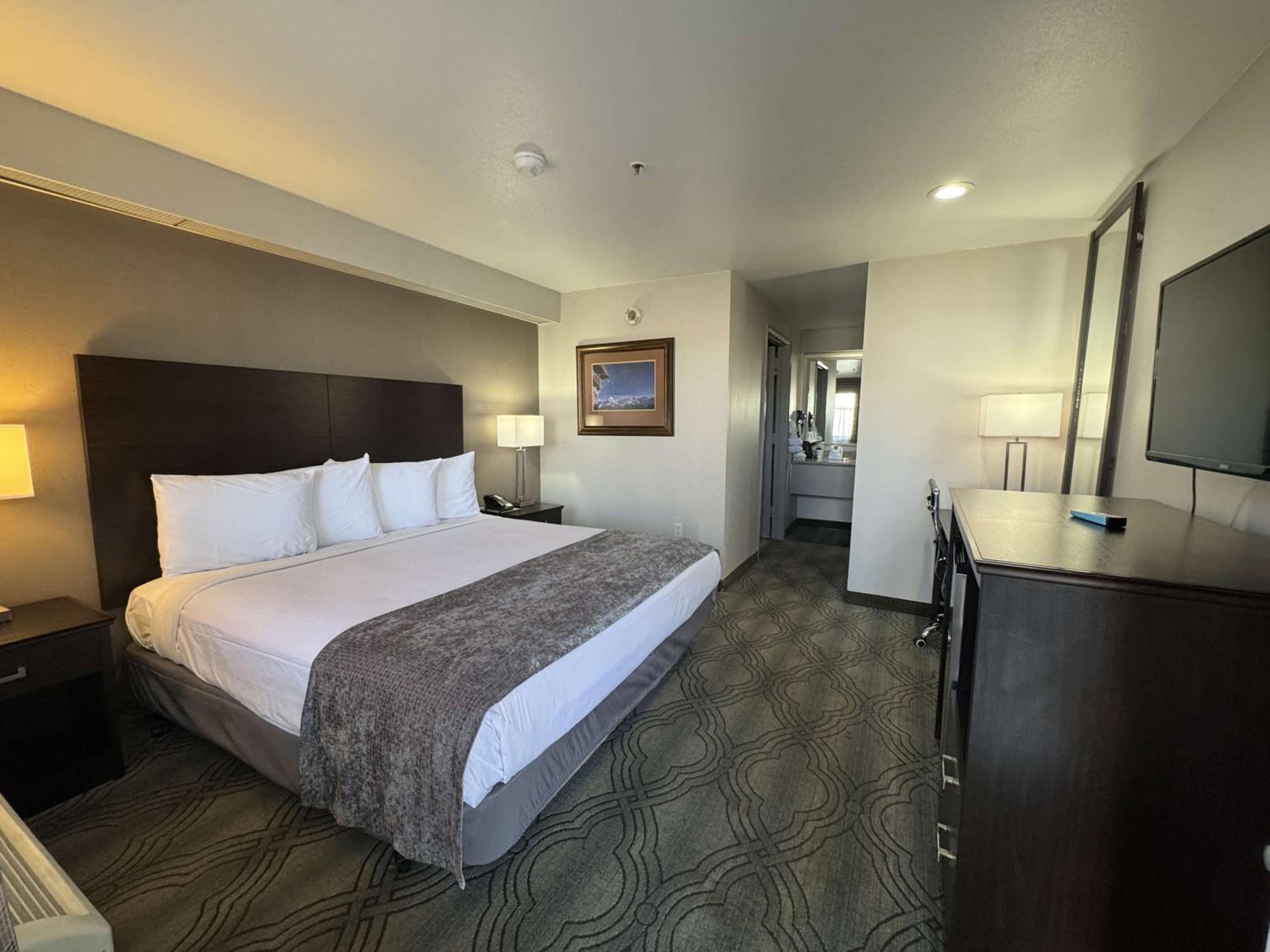 King Room - Non-Smoking - Photo 1