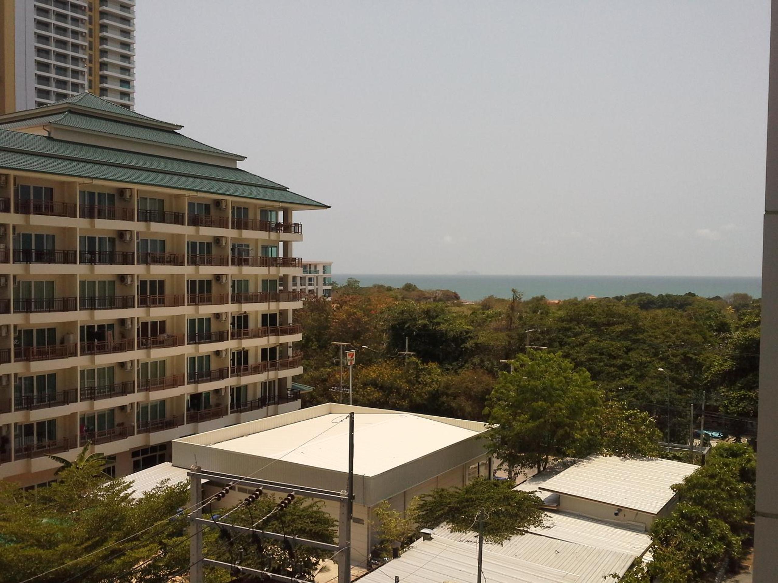 Apartment with Balcony photo 2