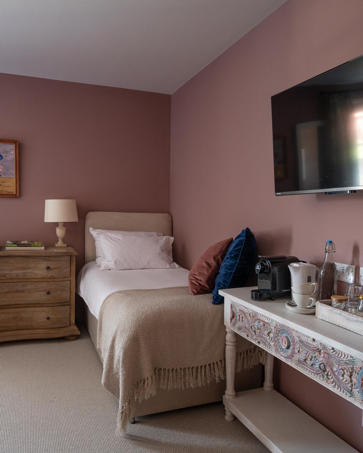 Triple Room with Bath - Photo 11