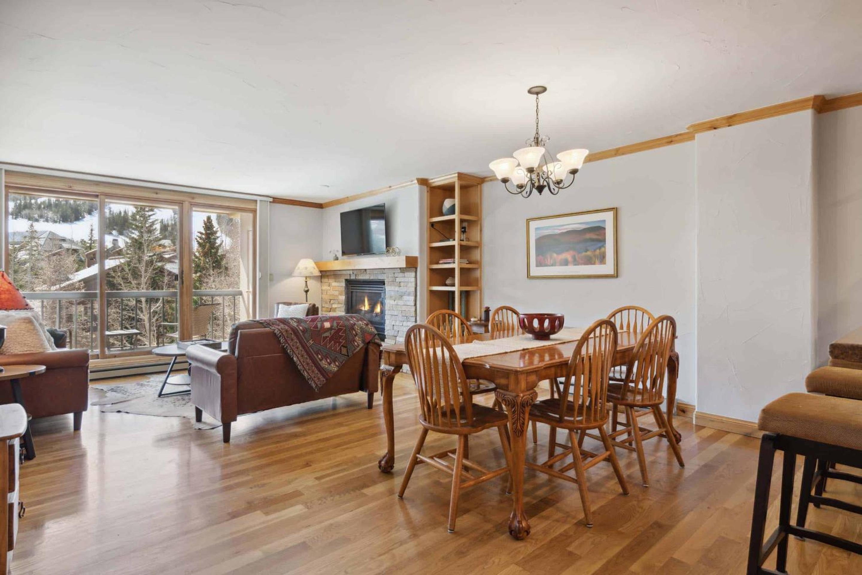 Two-Bedroom Apartment With Mountain View photo 2
