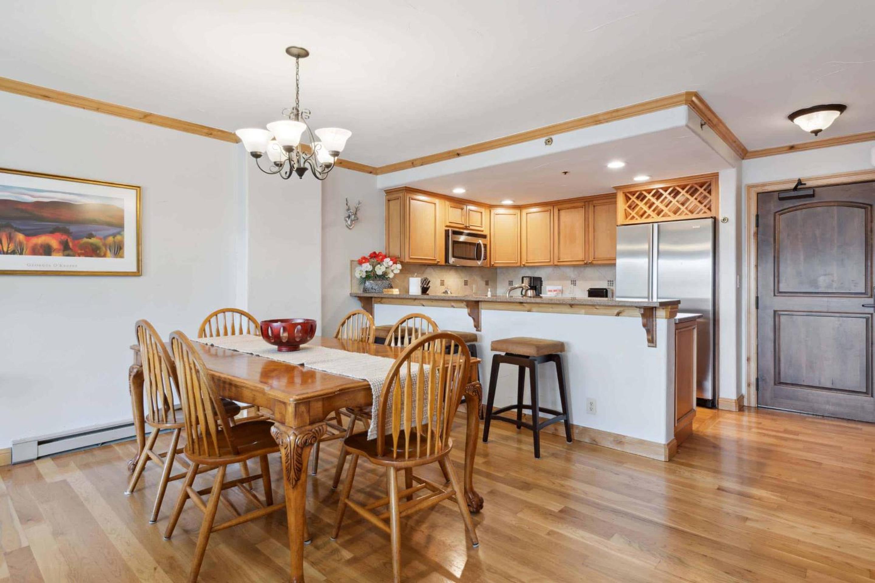 Two-Bedroom Apartment With Mountain View photo 3