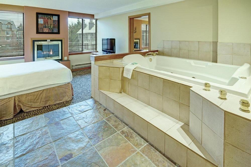 Mountain Lodge One Bedroom Suite