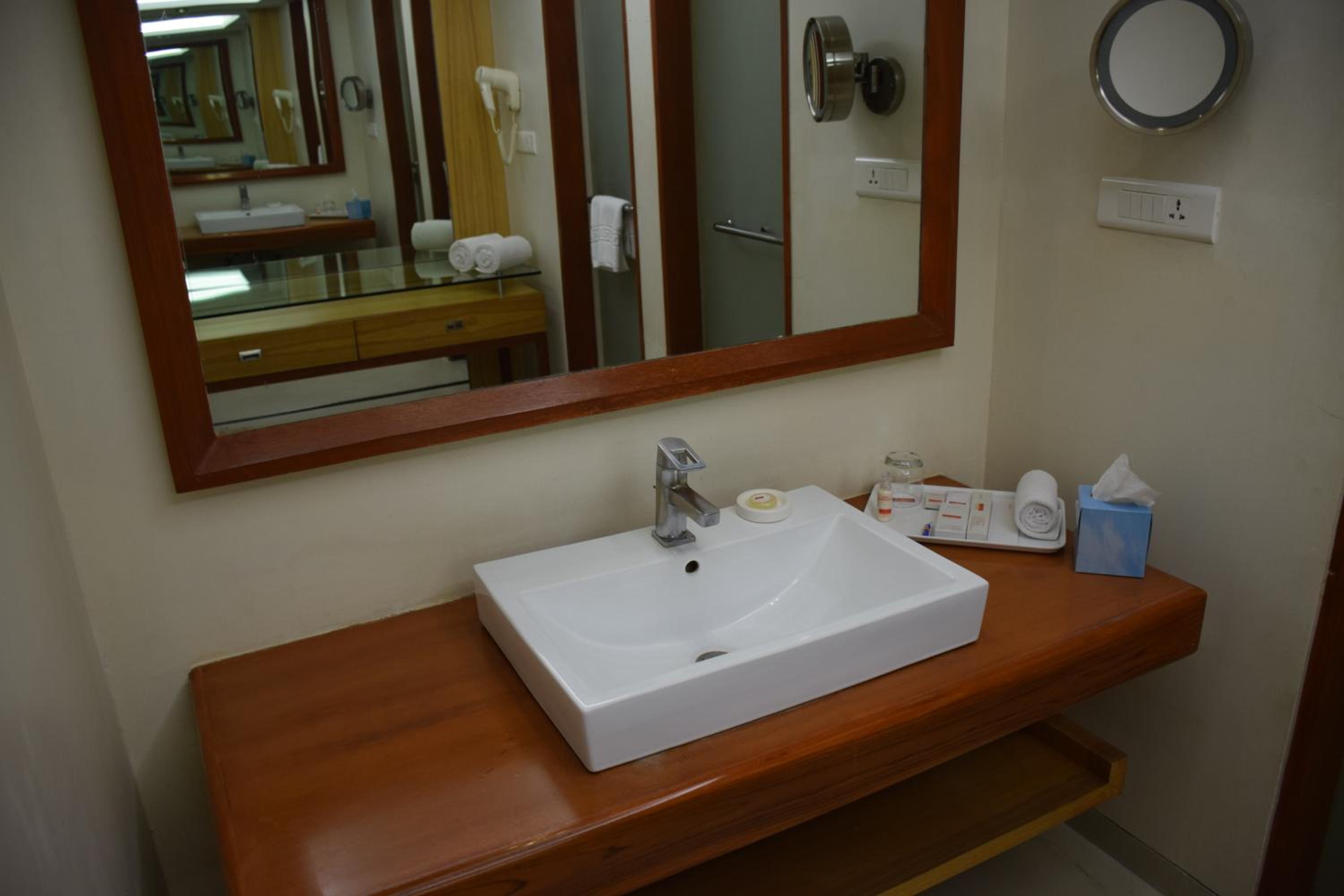 Standard Double or Twin Room - Complimentary Shuttle Pickup and Drop to Sai Baba Temple (Gate 2) - Photo 11