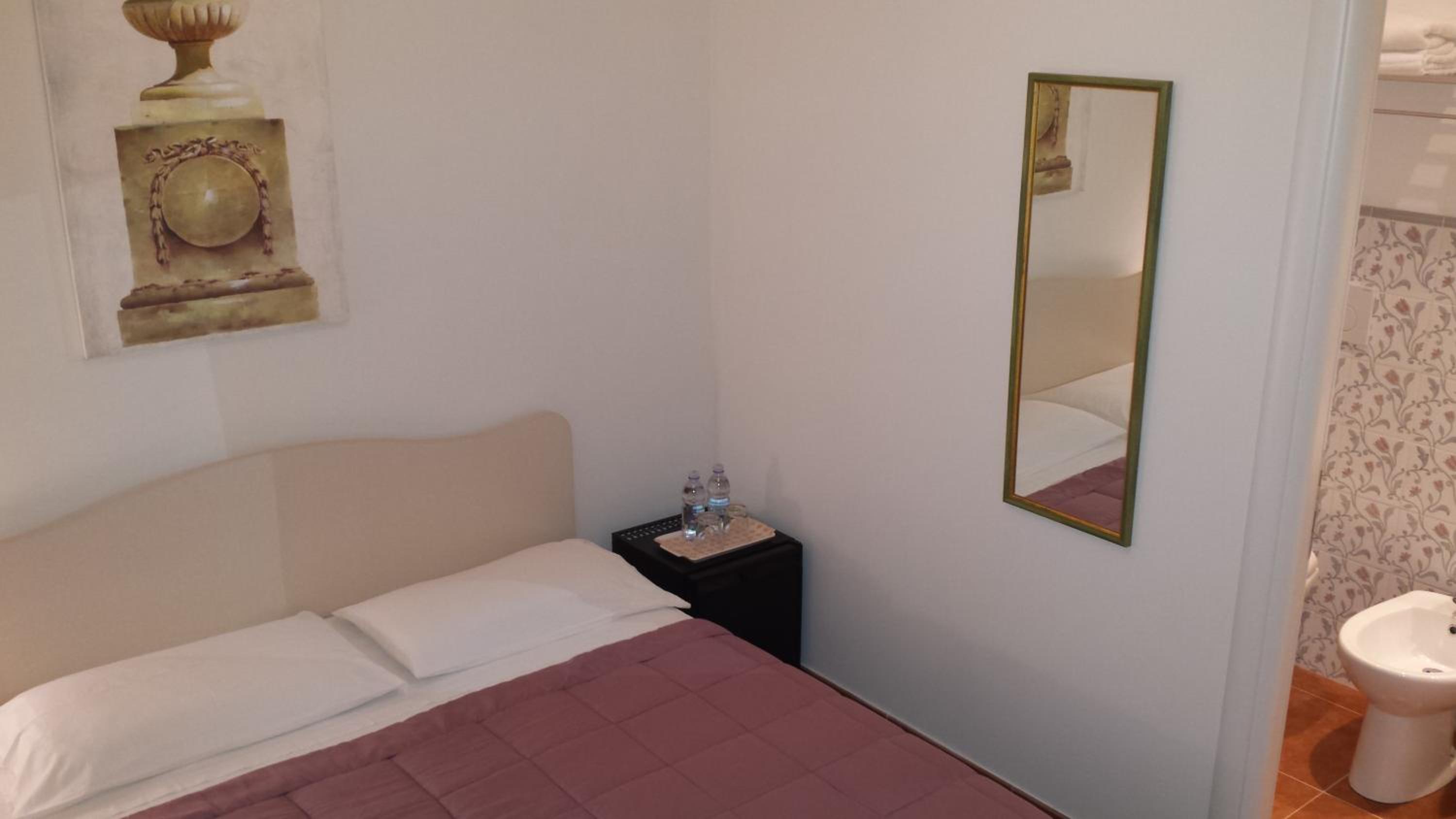 Single Room photo 2