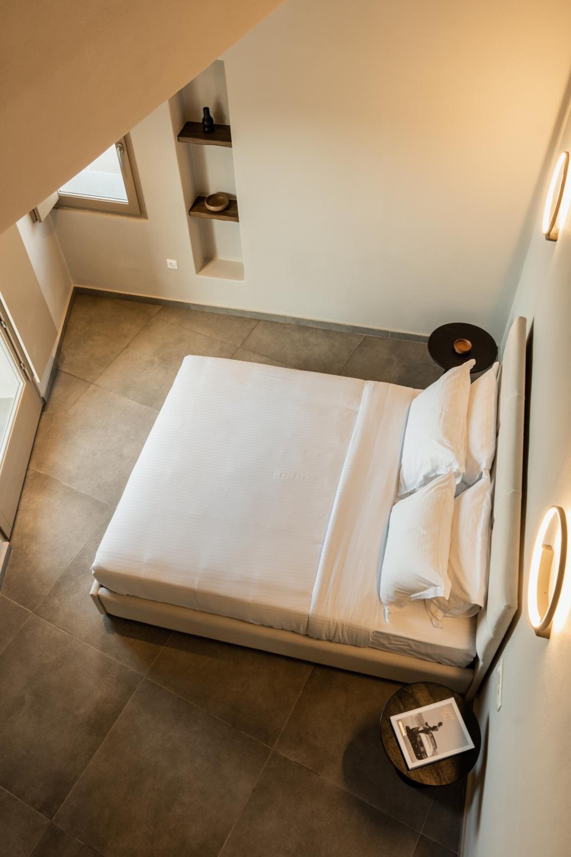 Split level Diamond Suite with Private Plunge Pool and Caldera View photo 2