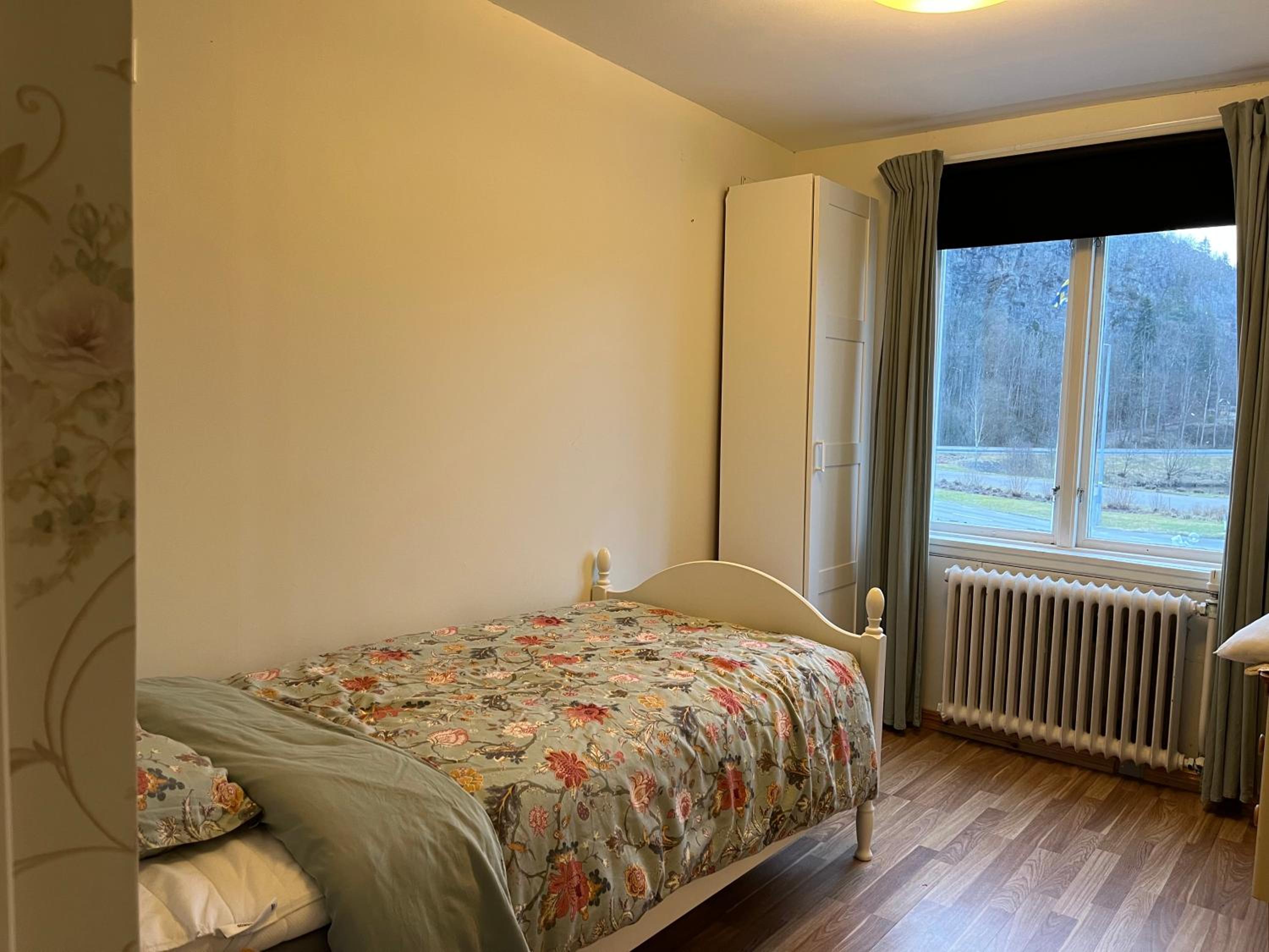 Single Room with Shared Bathroom