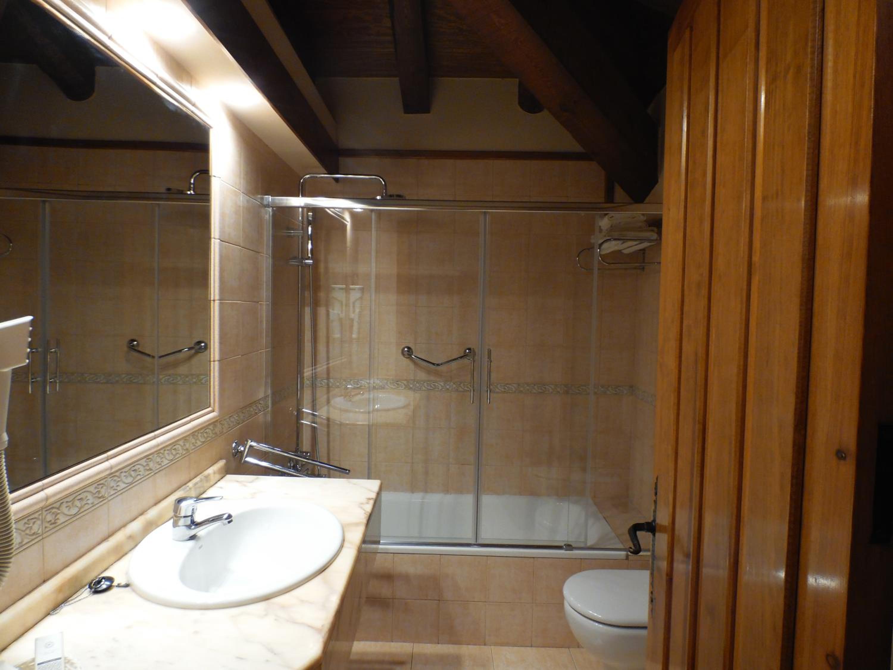 Double Room - Photo 5