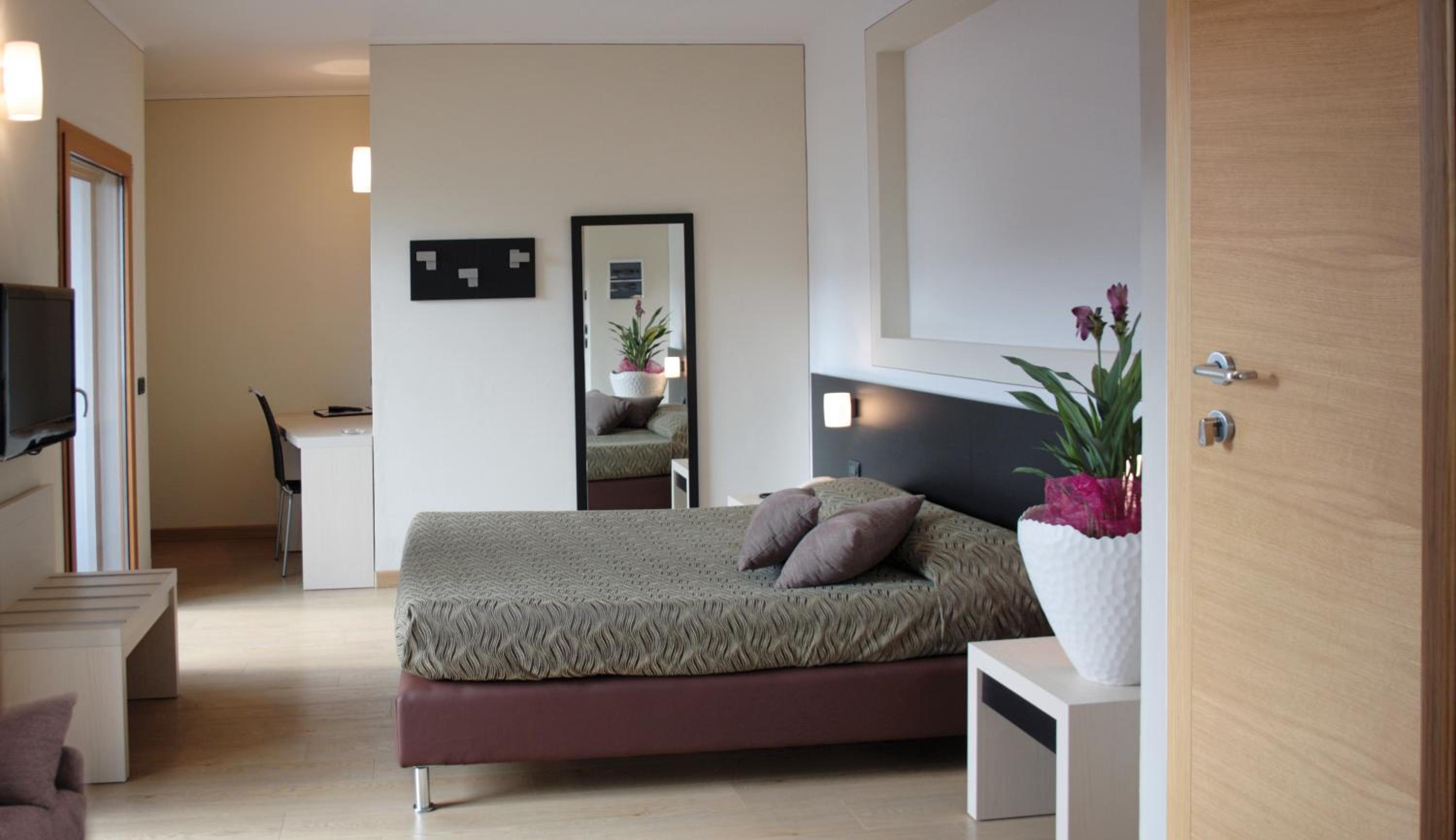 Superior Double Room with Lake View photo 1