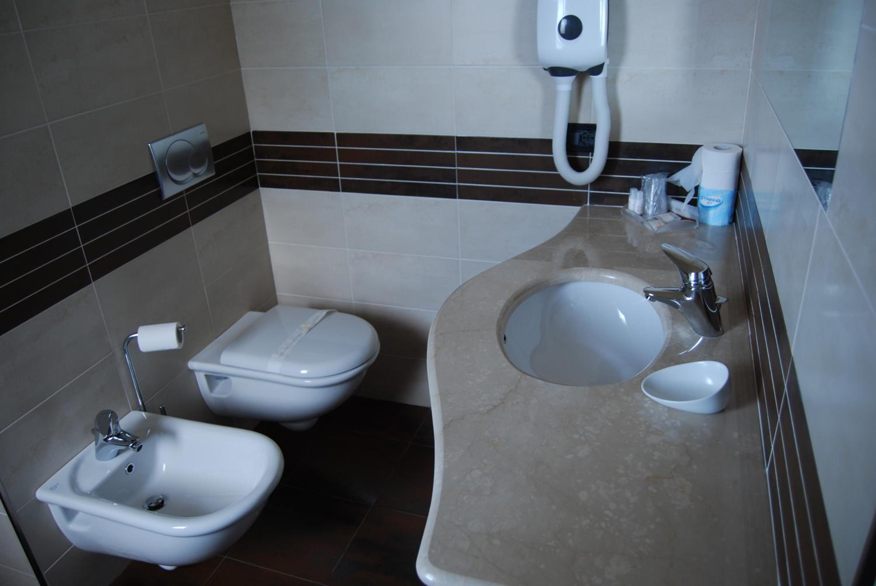 Standard Double or Twin Room with Lake View photo 2