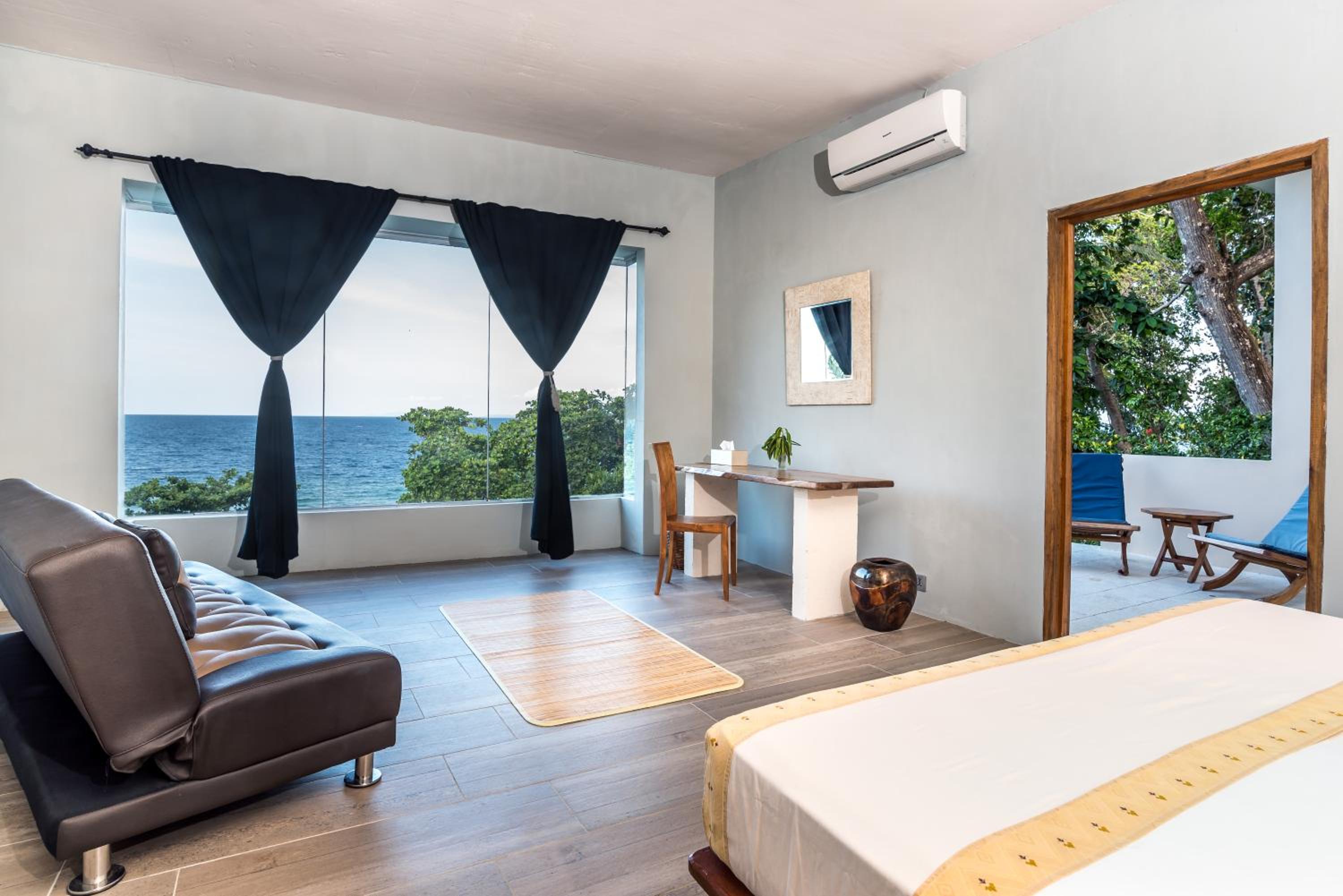 One-Bedroom Villa Beach Front - AC
