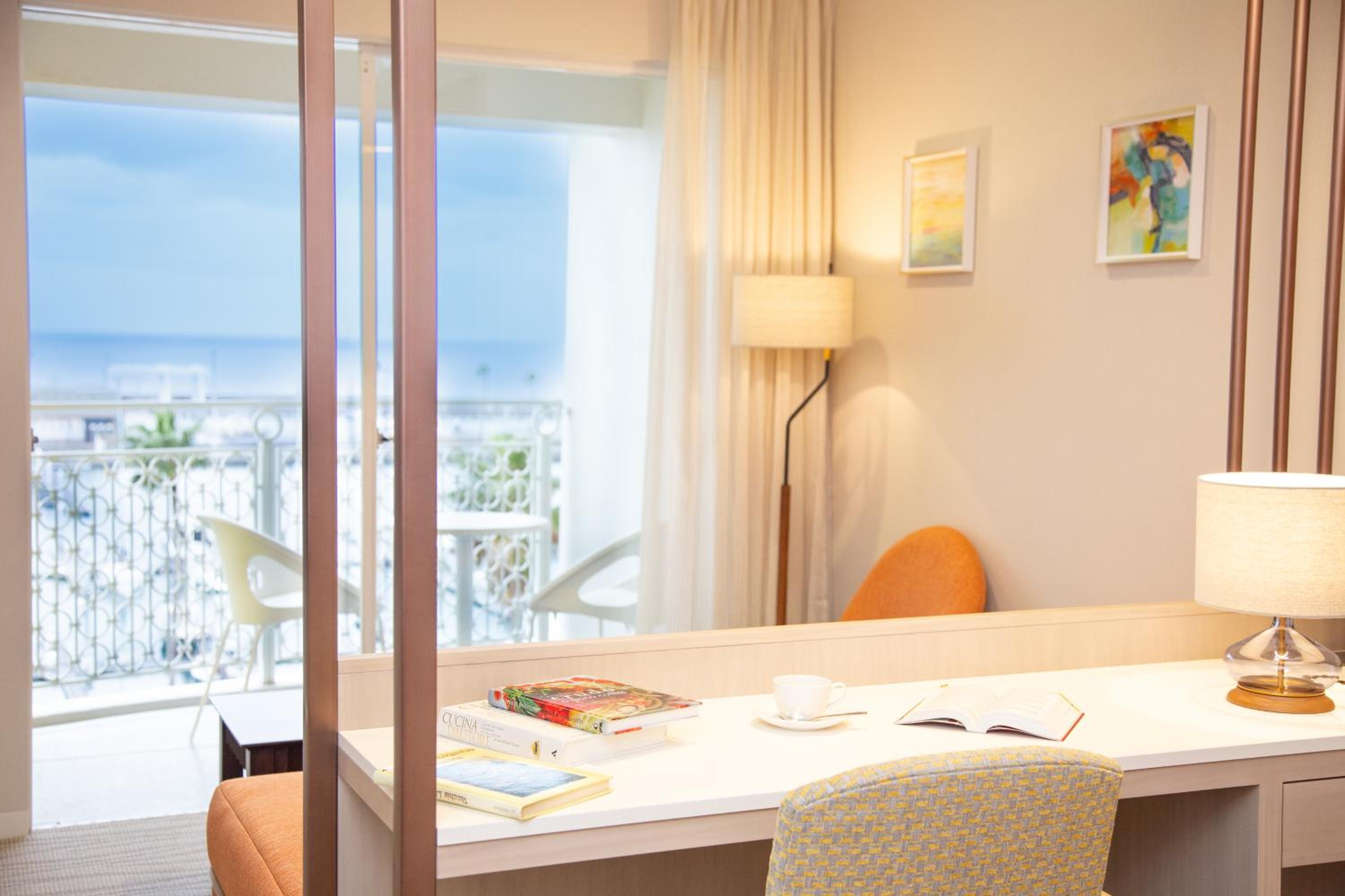Luxury Fourth Room with Sea View Private Bathroom- Non-Smoking photo 3