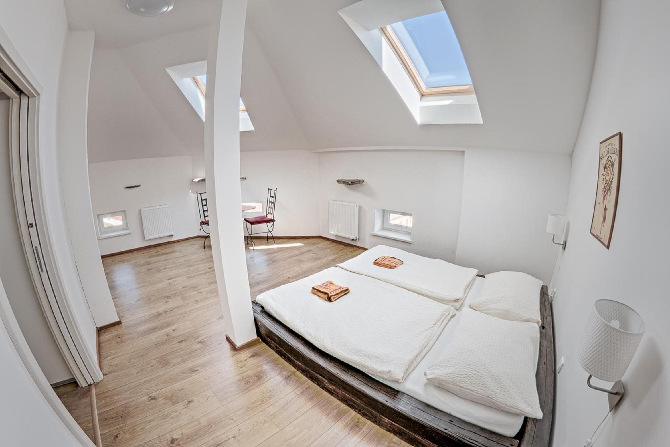 Double Room with Bathroom - Photo 12