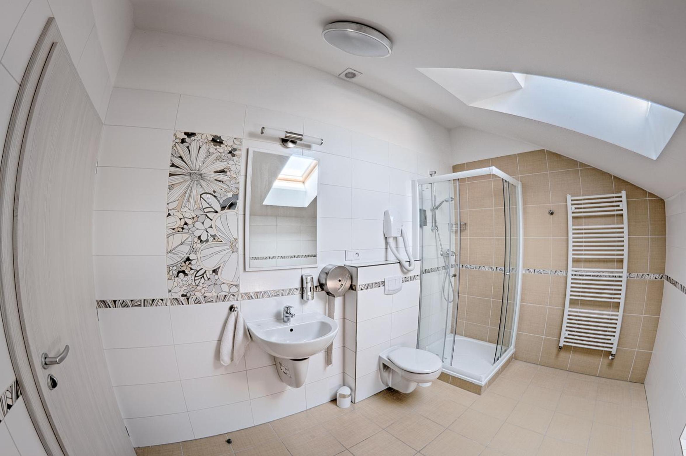 Double Room with Bathroom - Photo 5