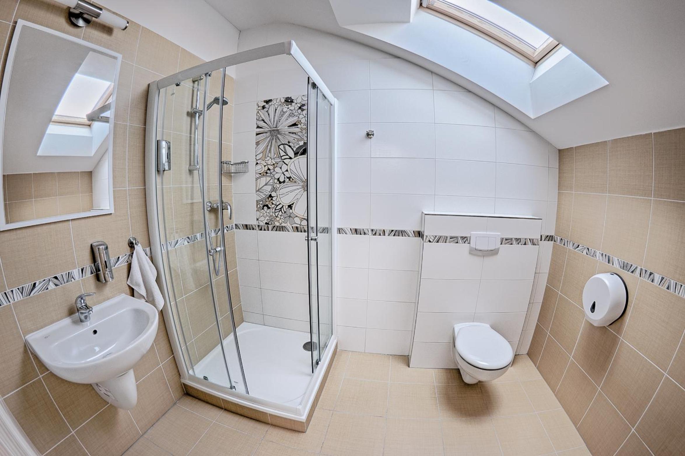 Double Room with Bathroom - Photo 2