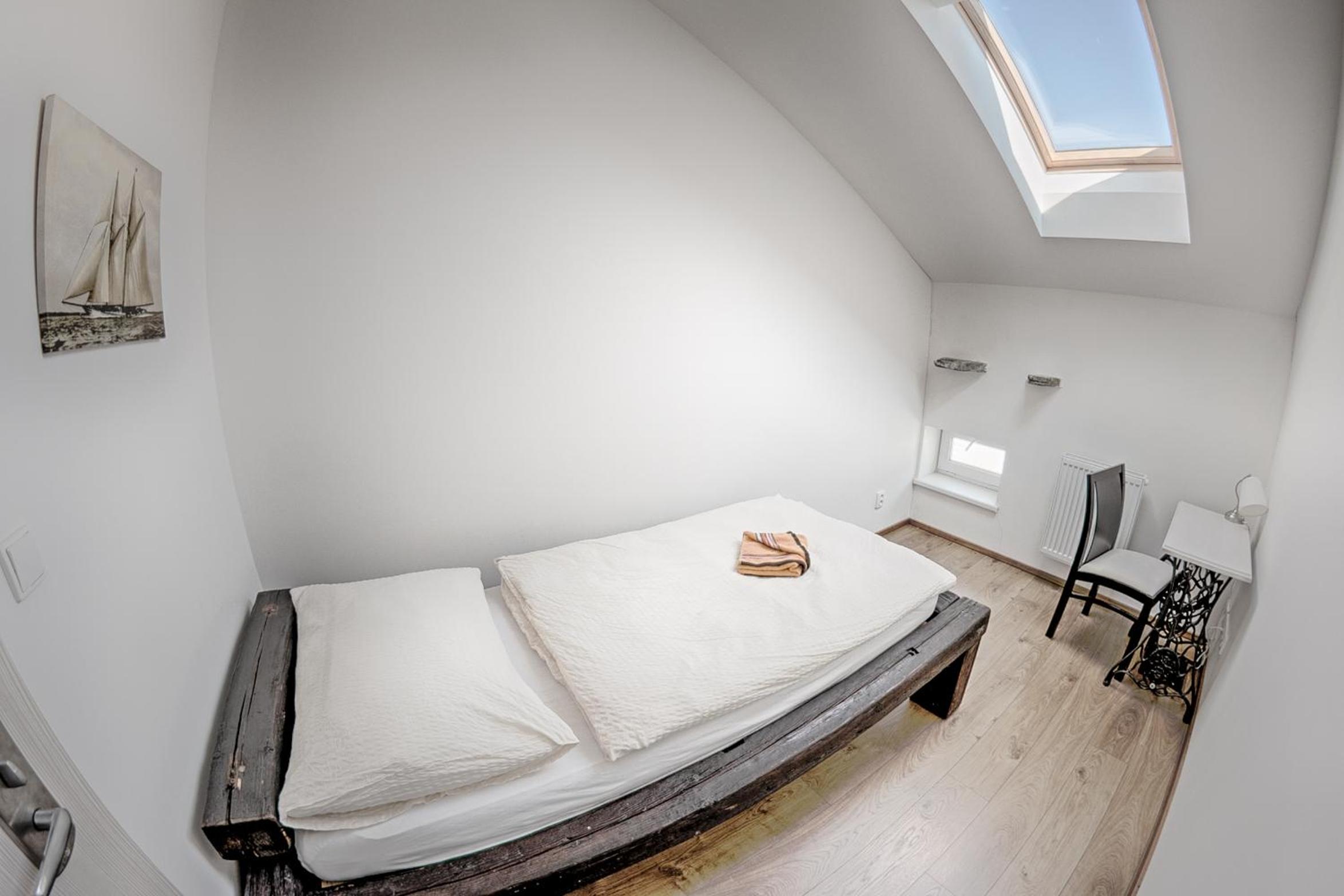 Single Room with Shared Bathroom photo 1