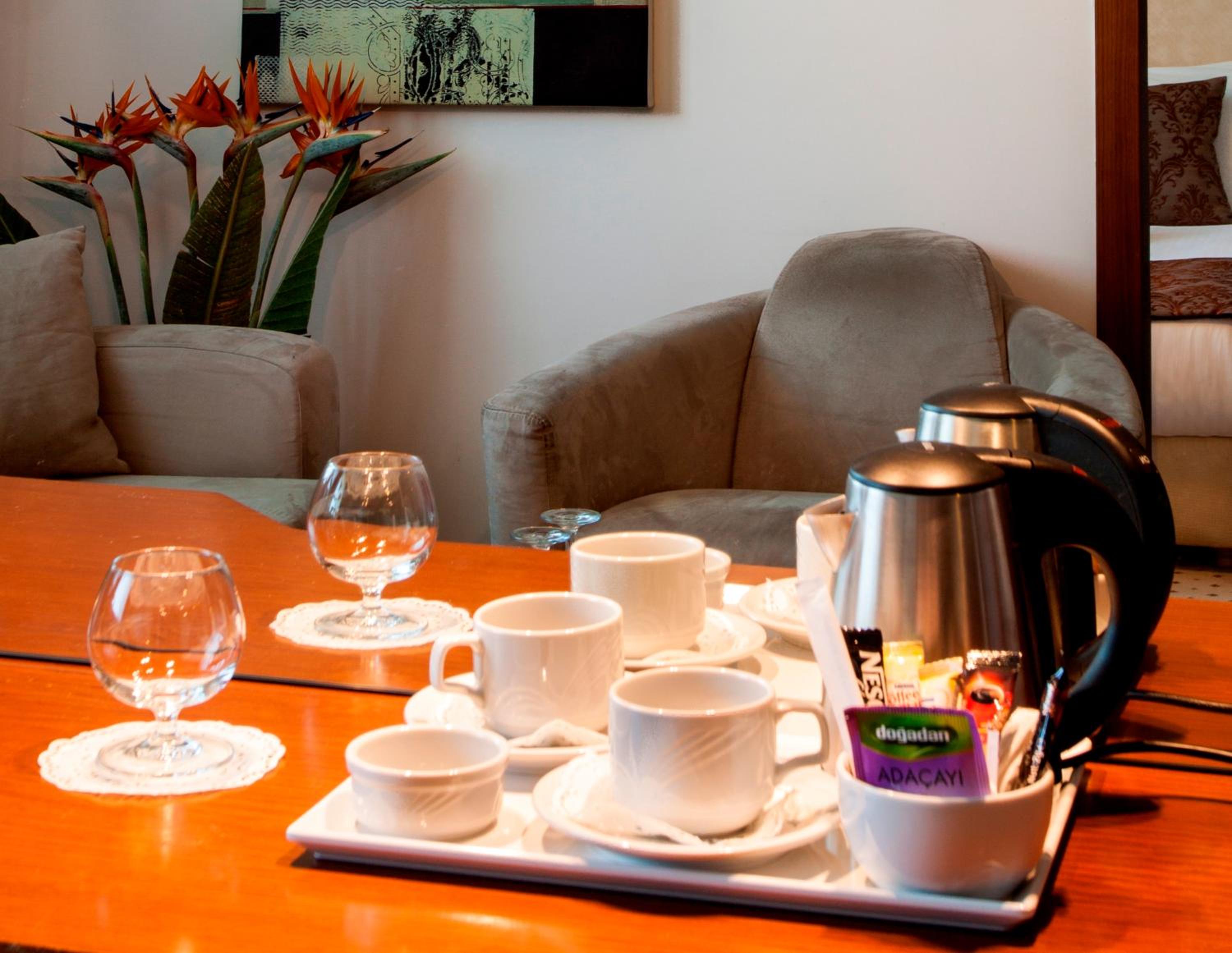 Executive Family Room thumbnail 5
