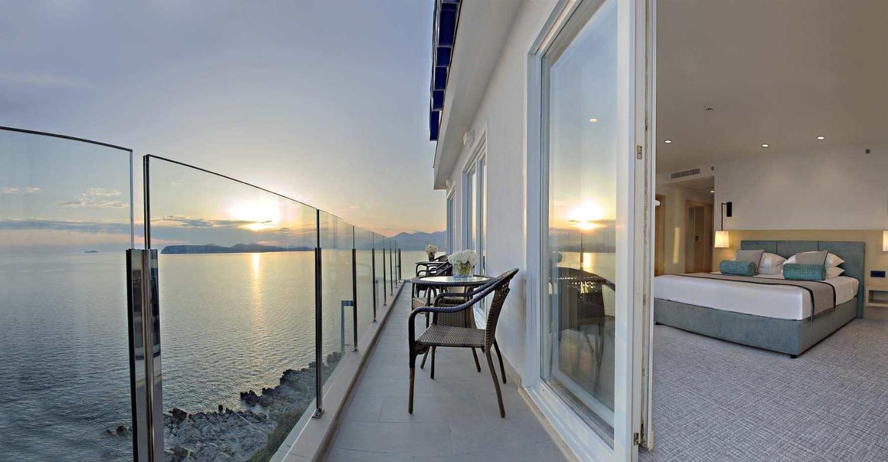 Premium Skyline Sea View Suite with Balcony thumbnail 5