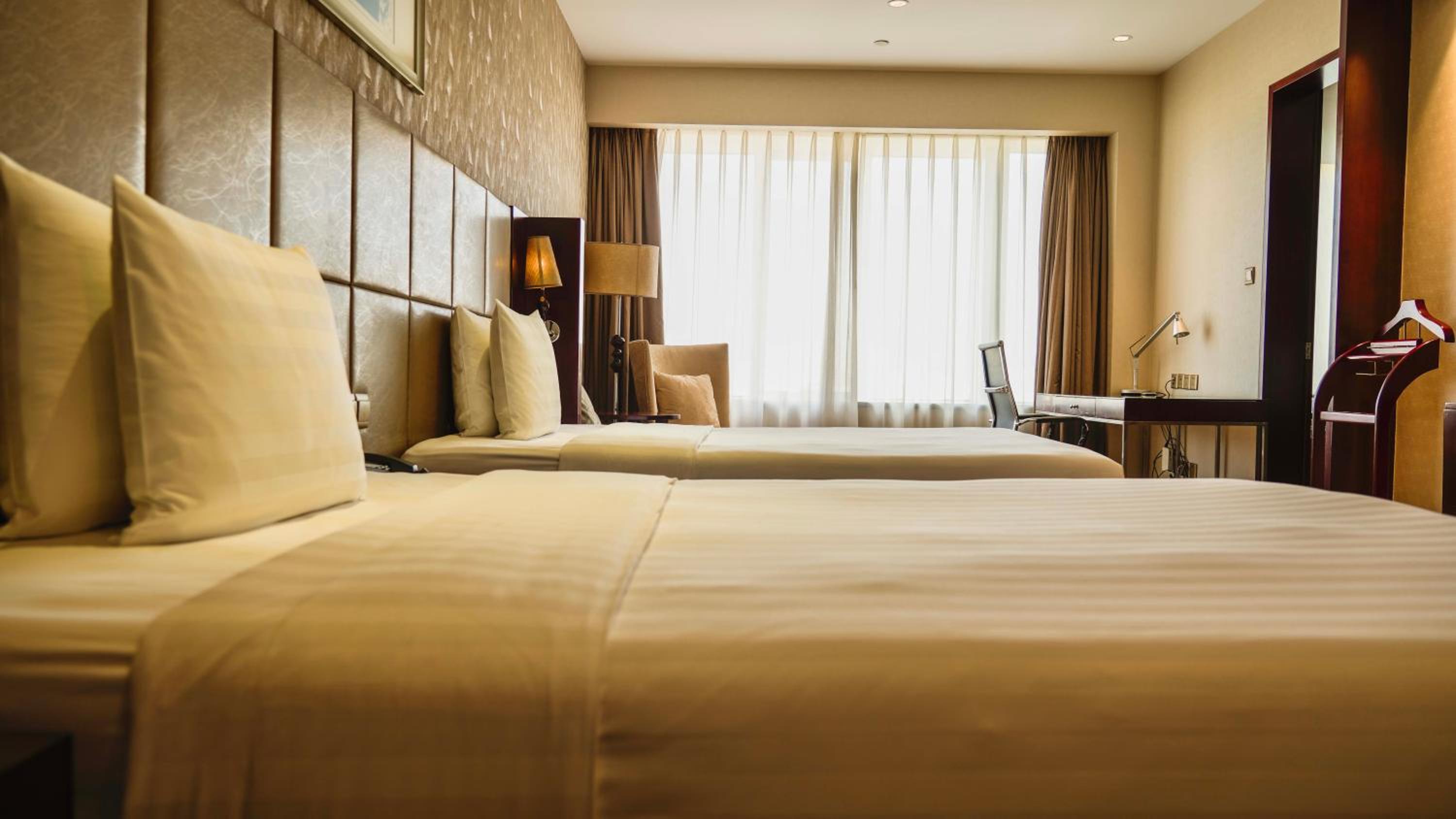 Standard Double Room with Two Double Beds - High Floor - Photo 1