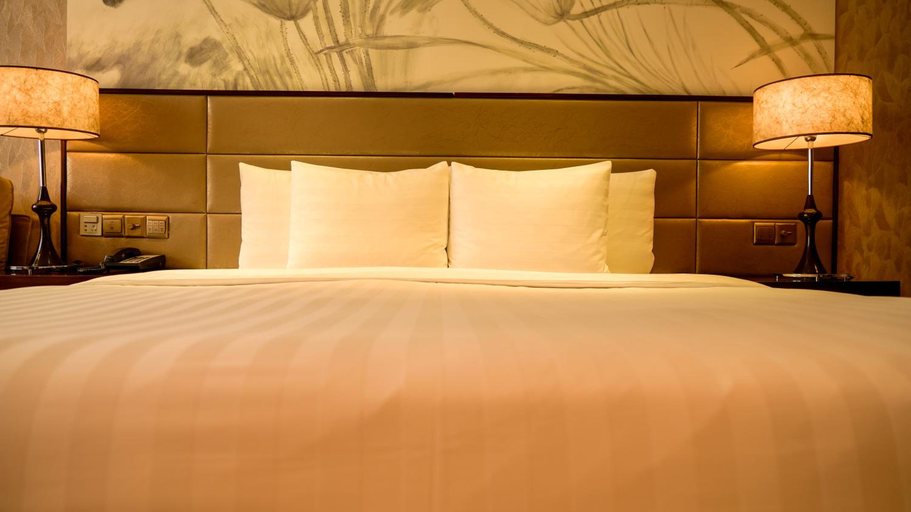 Premium King Room - Lounge Access - Photo 4