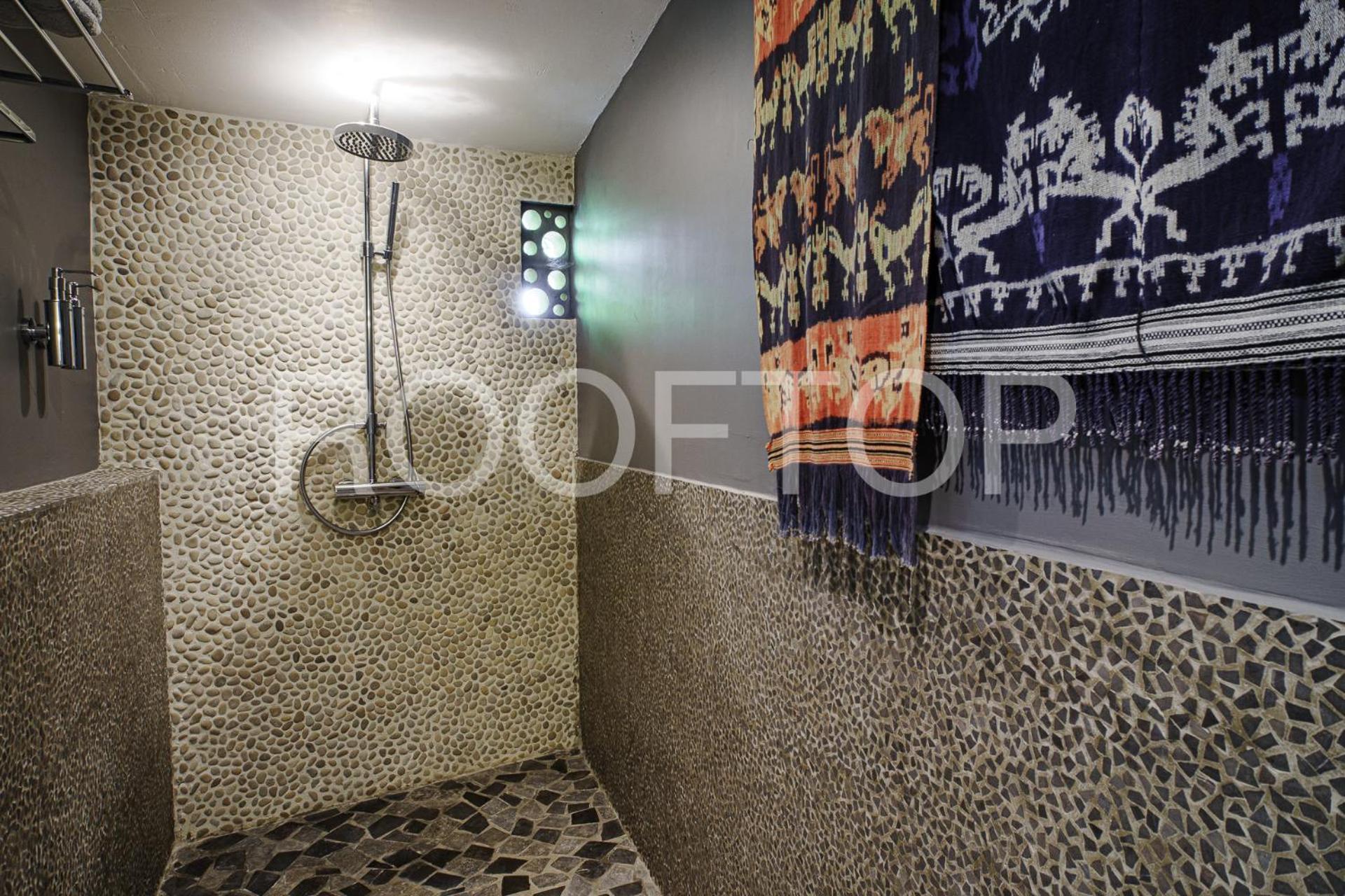 Double Room with Balcony - Photo 11