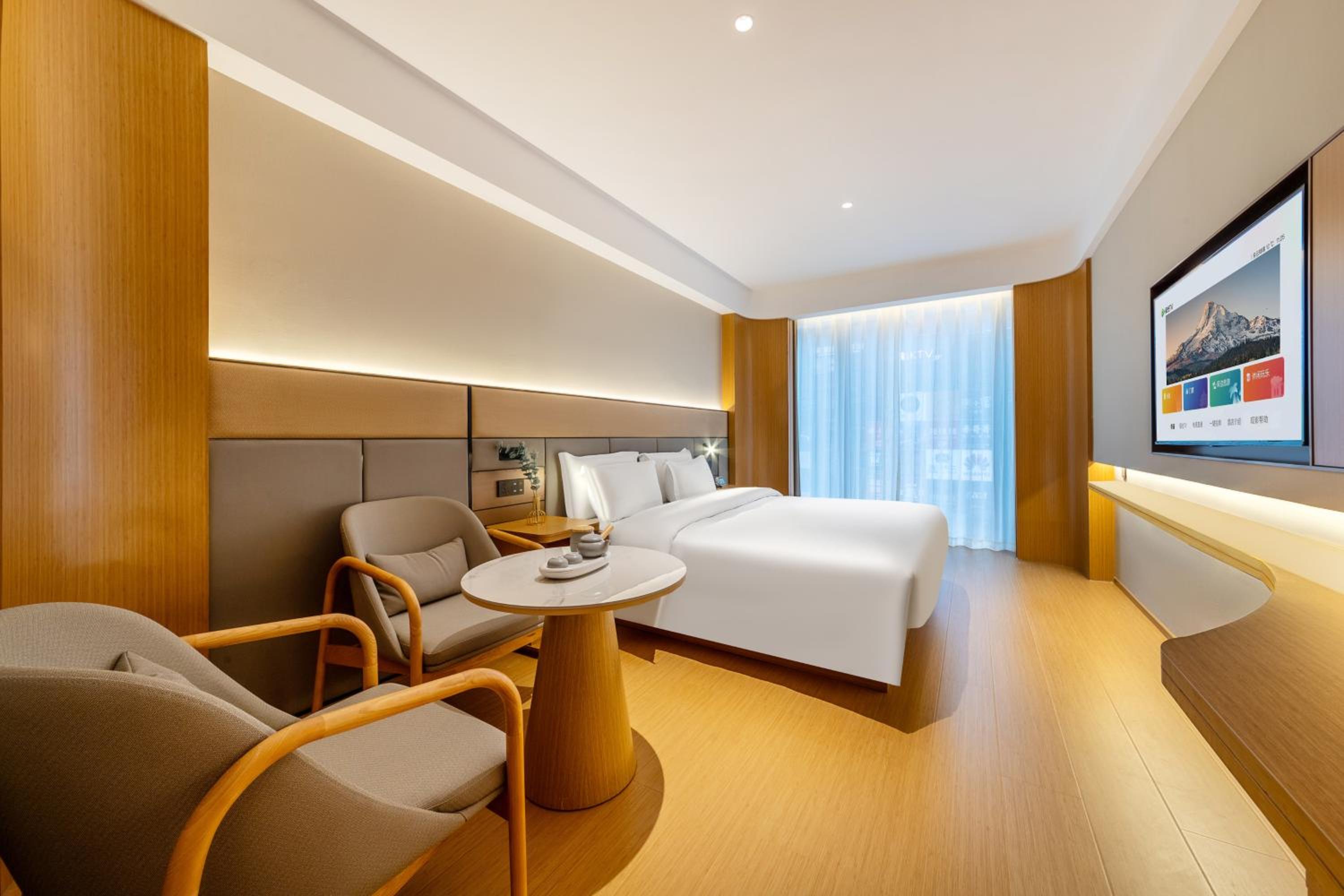 Deluxe King Room photo 1