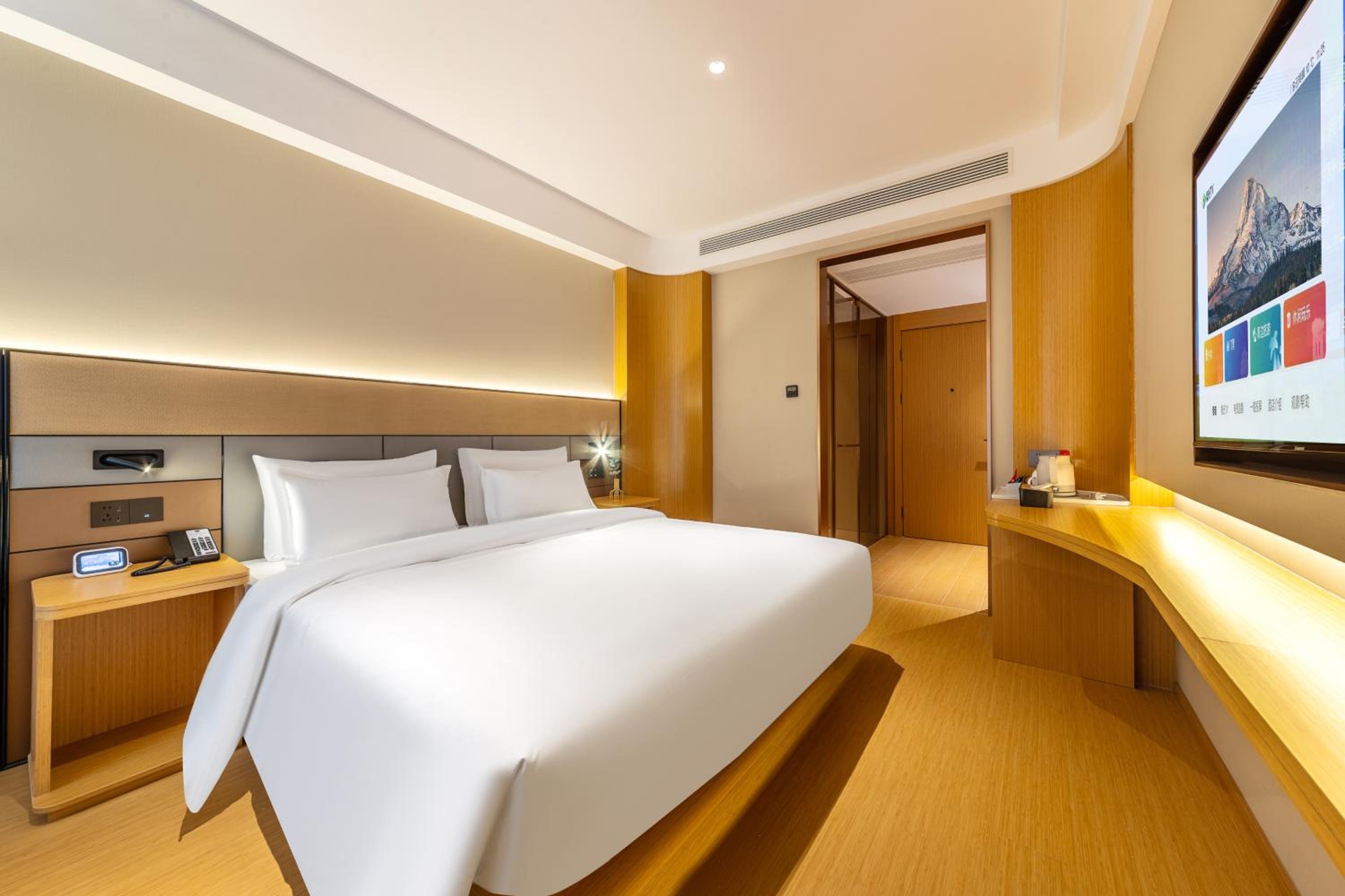 Deluxe King Room photo 3