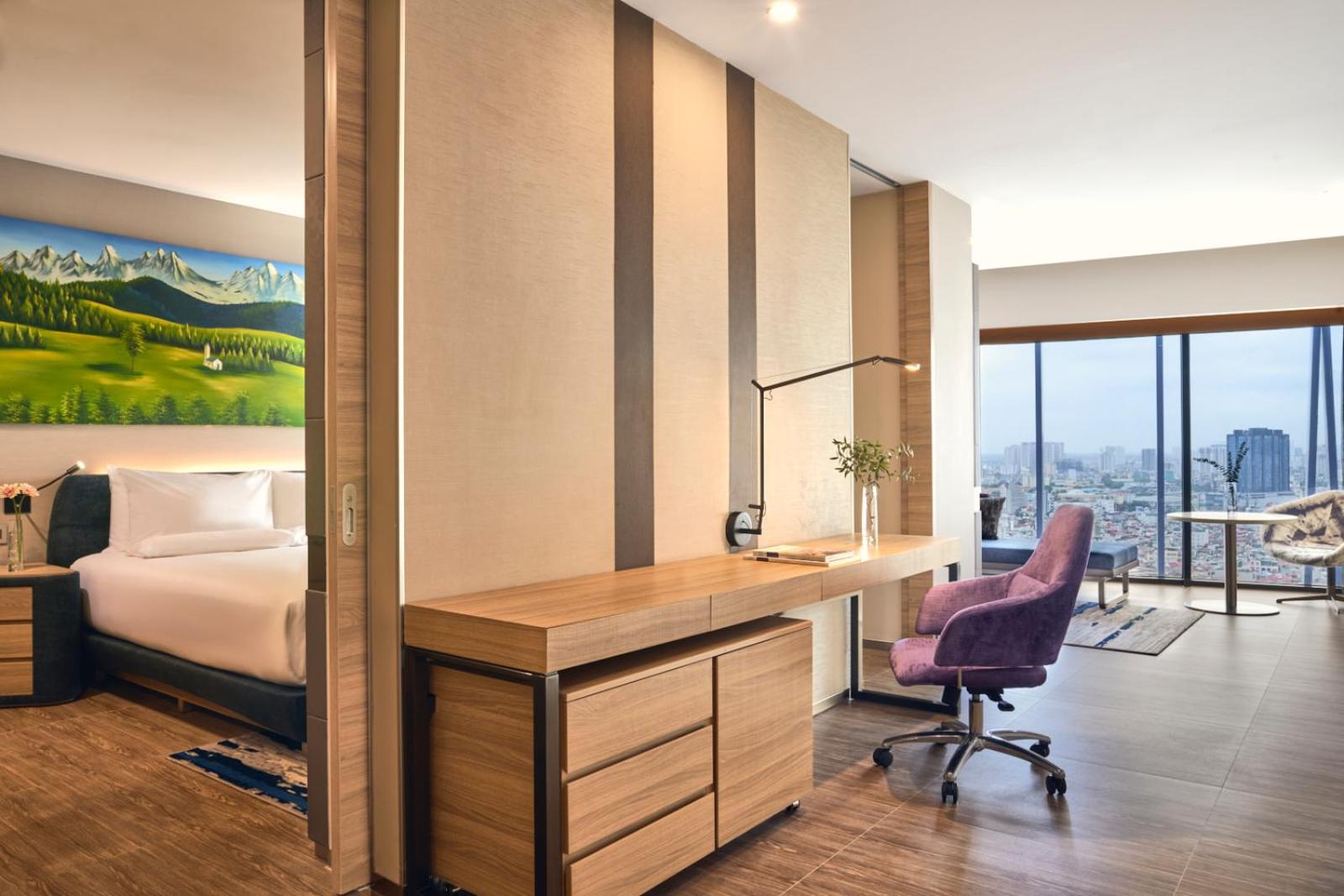 King Suite with City View and Lounge Access