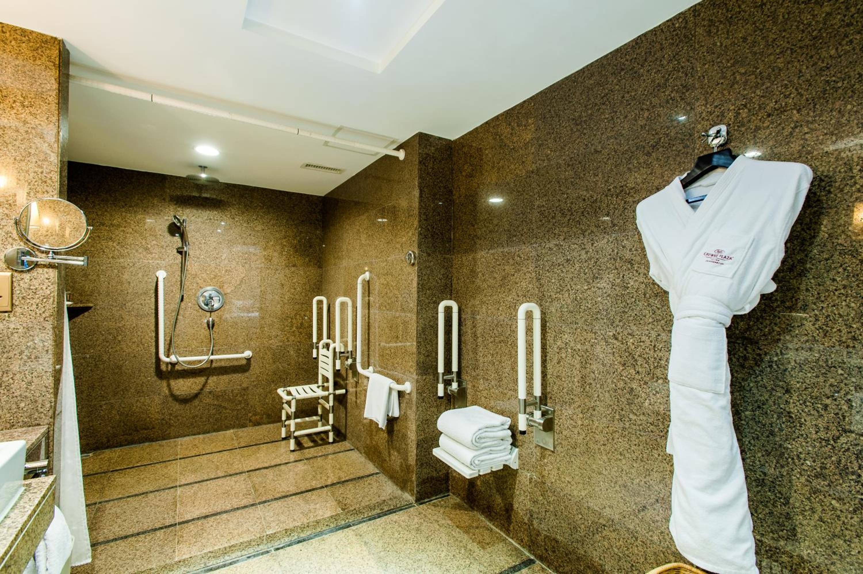 Double Room with Mobility Accessible Roll In Shower