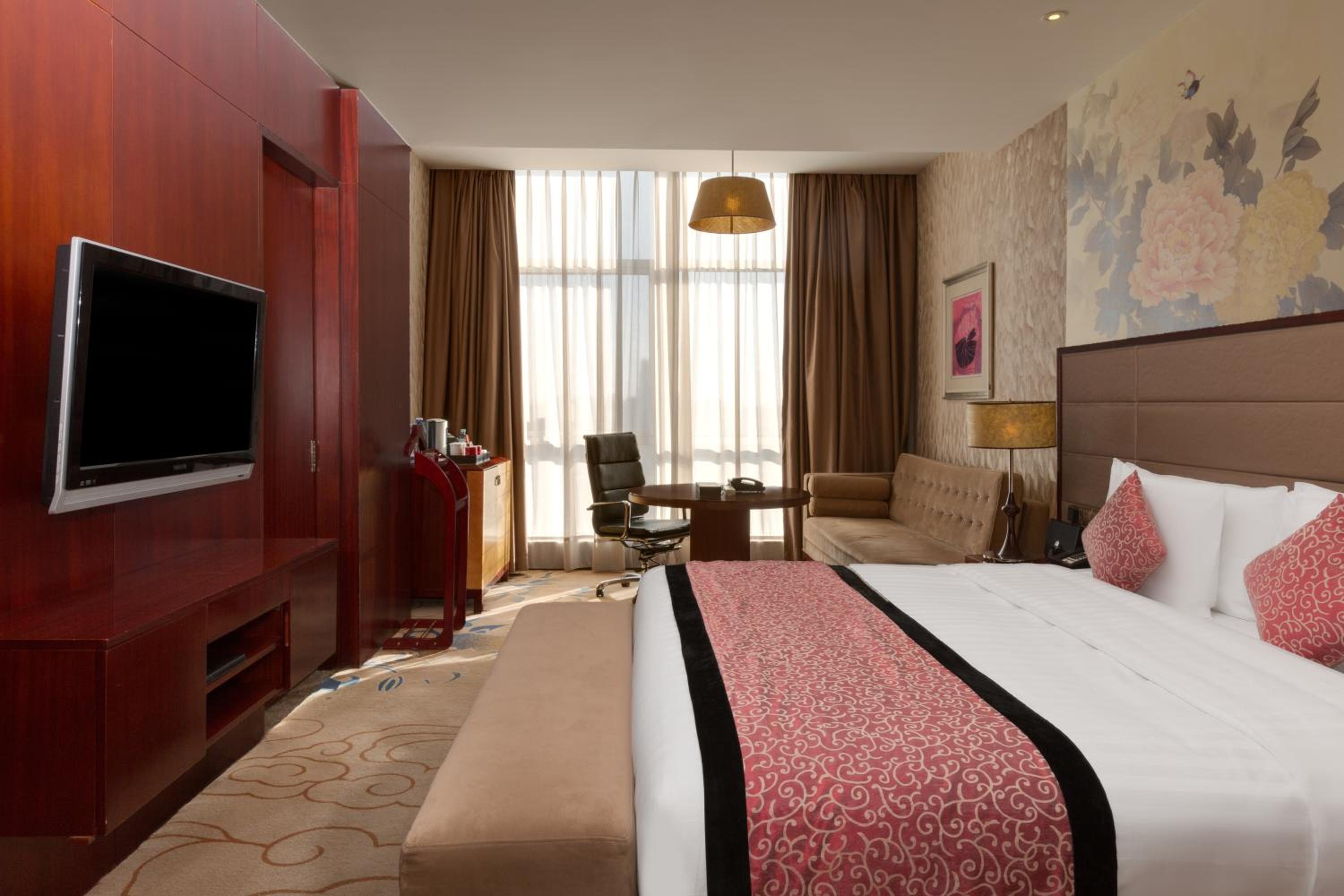Presidential Suite thumbnail 5