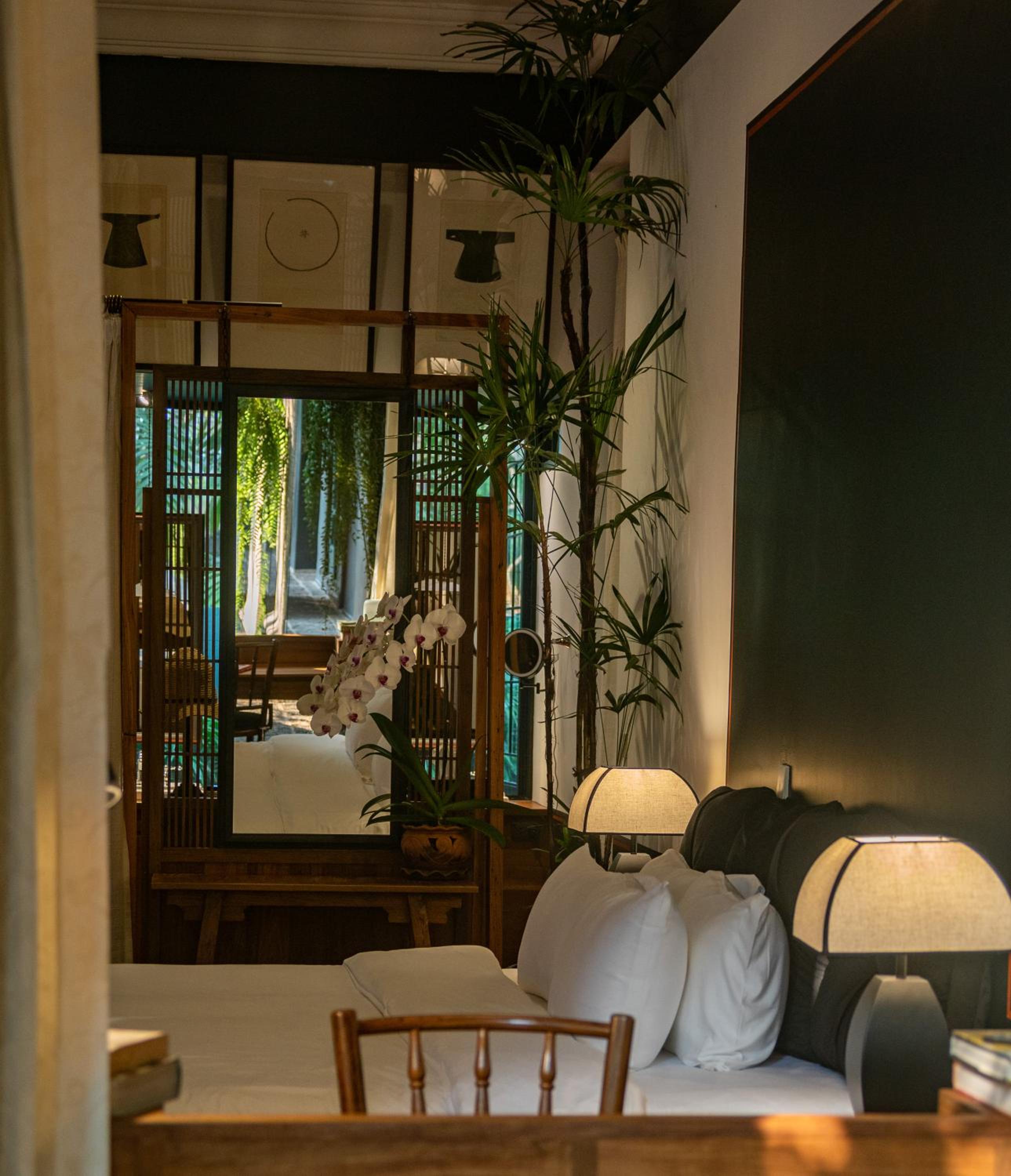 King Suite with Pool View - Photo 11