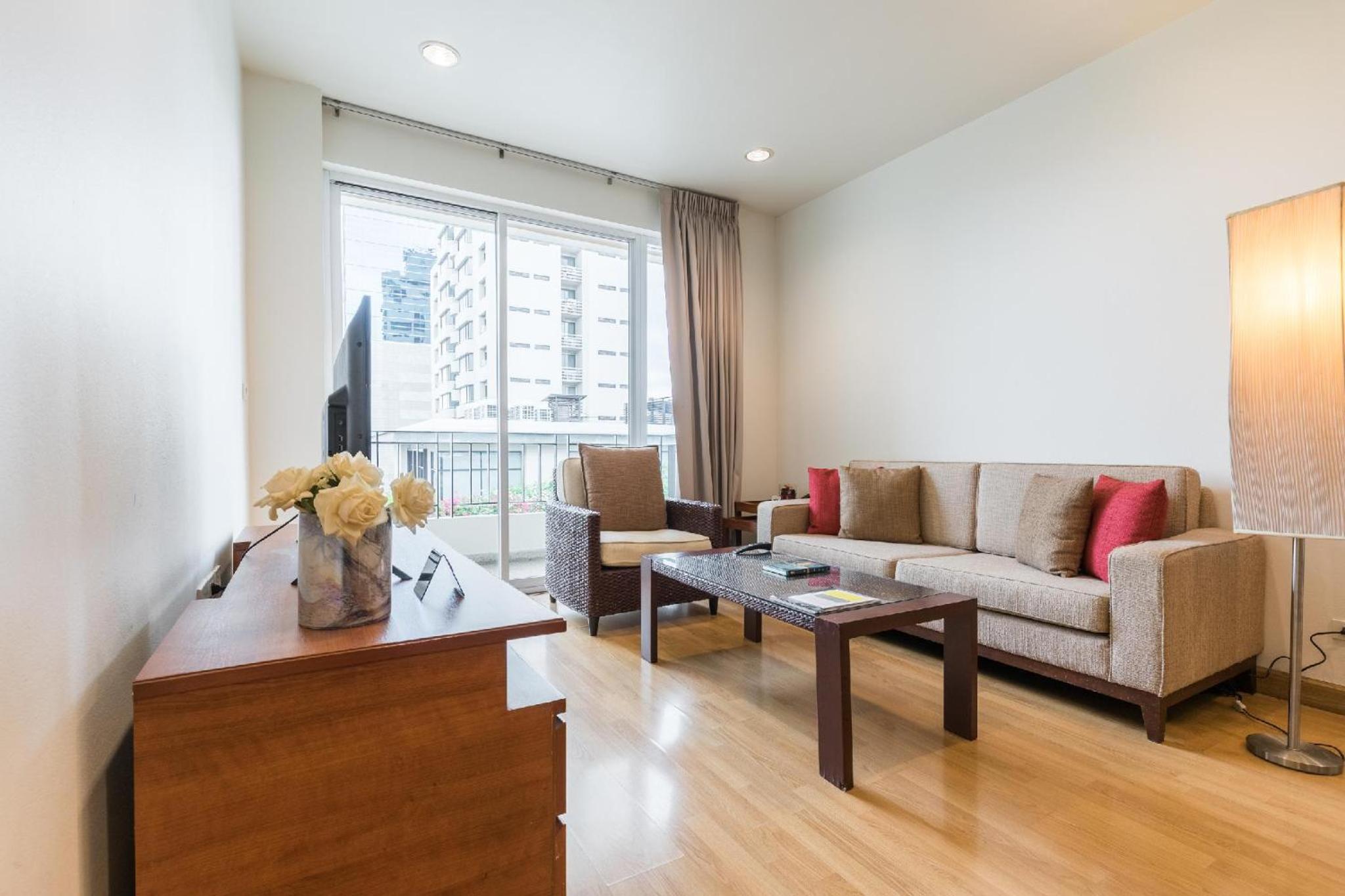 Two-Bedroom Apartment - Non-Smoking photo 2