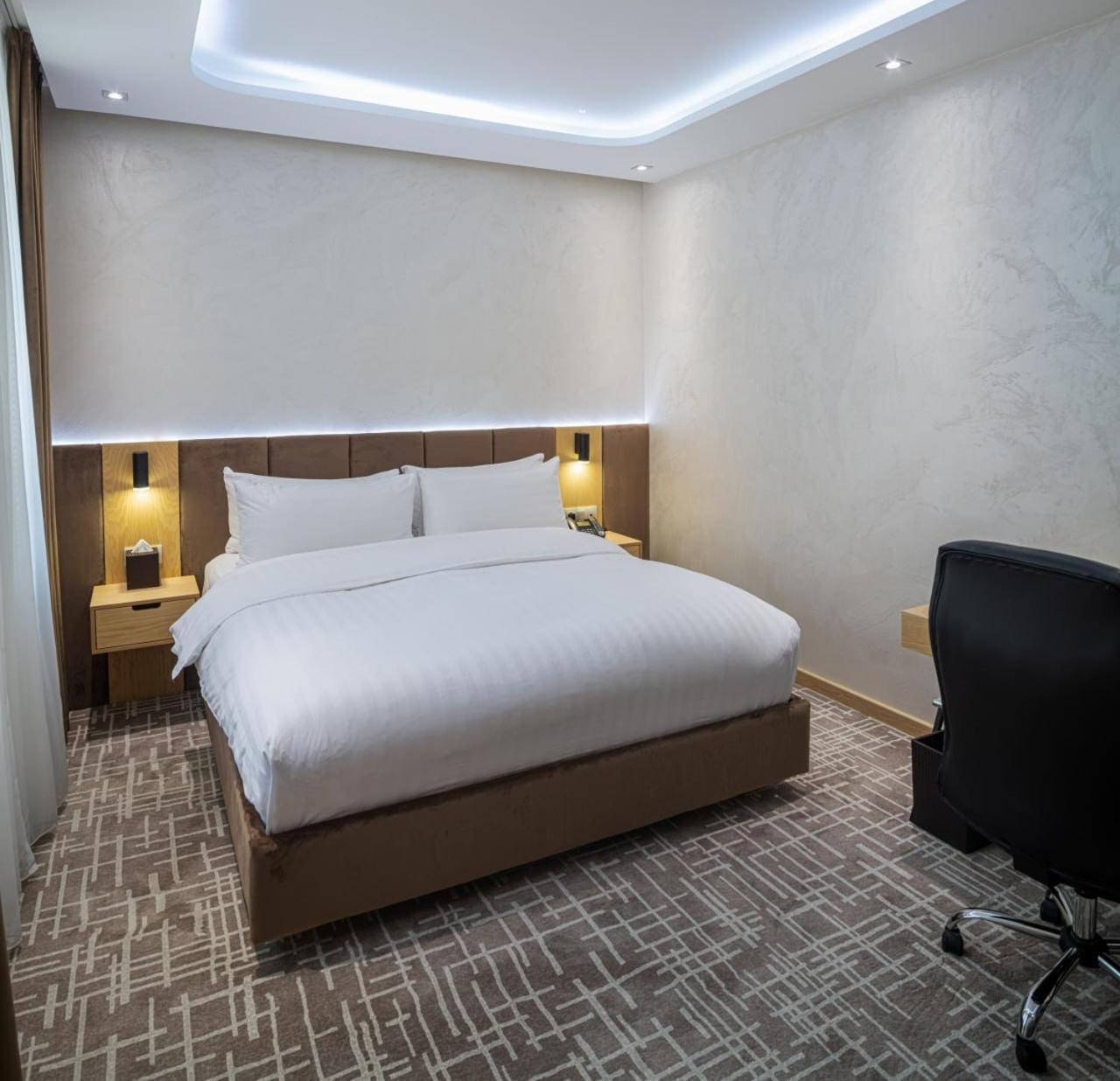 One-Bedroom Apartment with Terrace - Photo 2