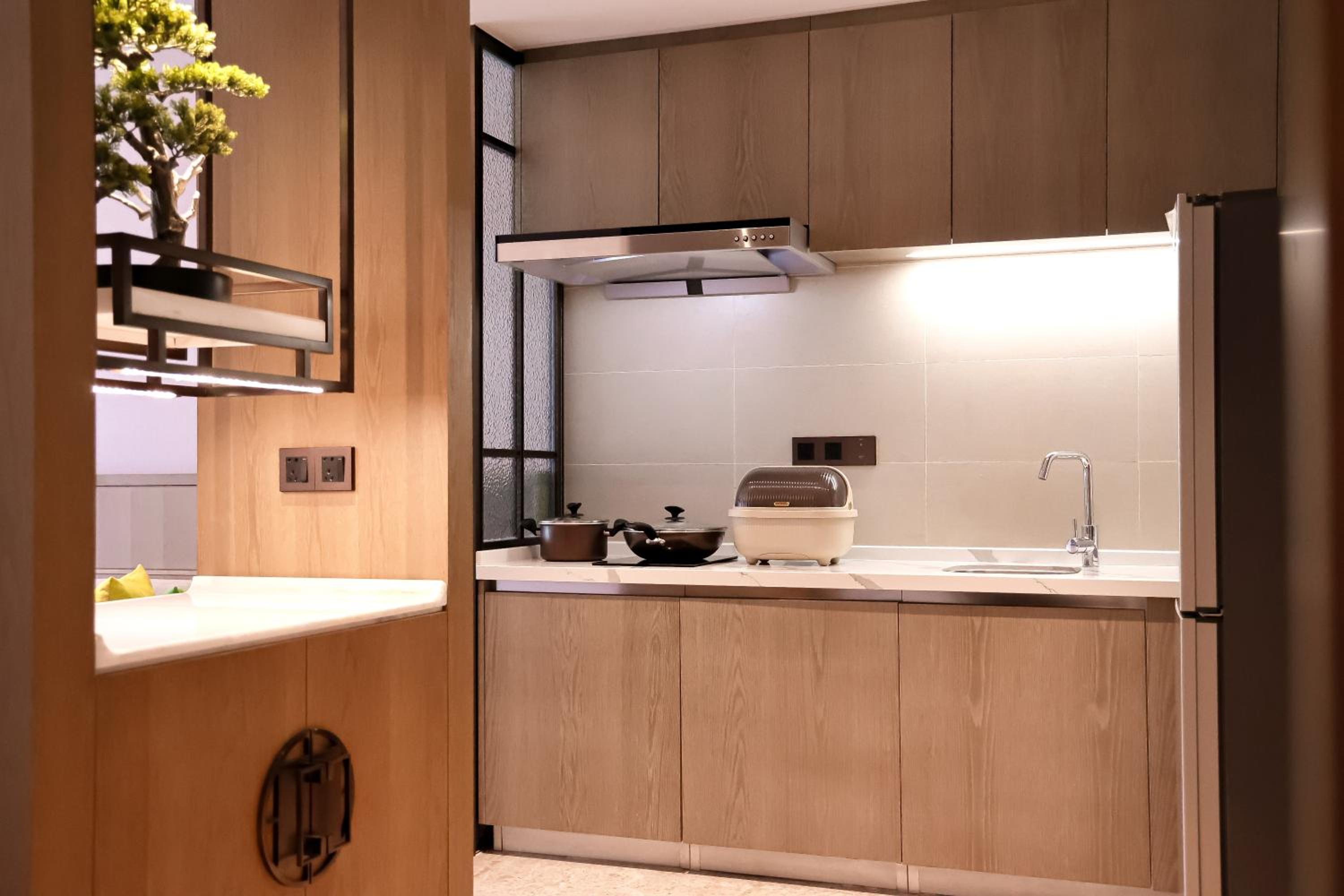 Mountain View Family Suite(1 Bunk Bed + 1 King Bed in Private Bedroom + 1 Child's Bed in Private Bedroom + Welcome Fruit + Complimentary Mini Bar + Kitchen + Free Self-Service Laundry)