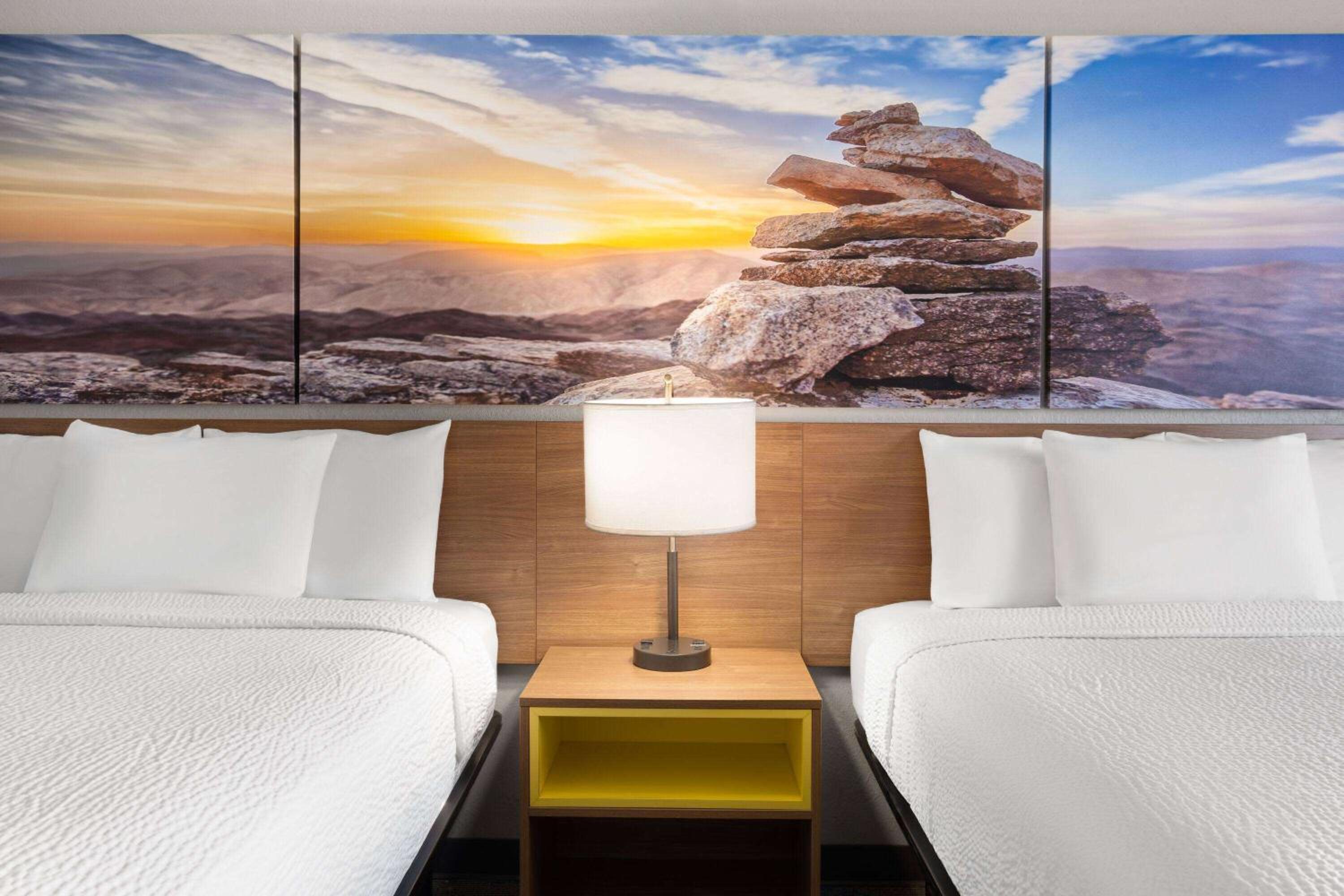 Deluxe Queen Room - Disability Access/Non-Smoking photo 3