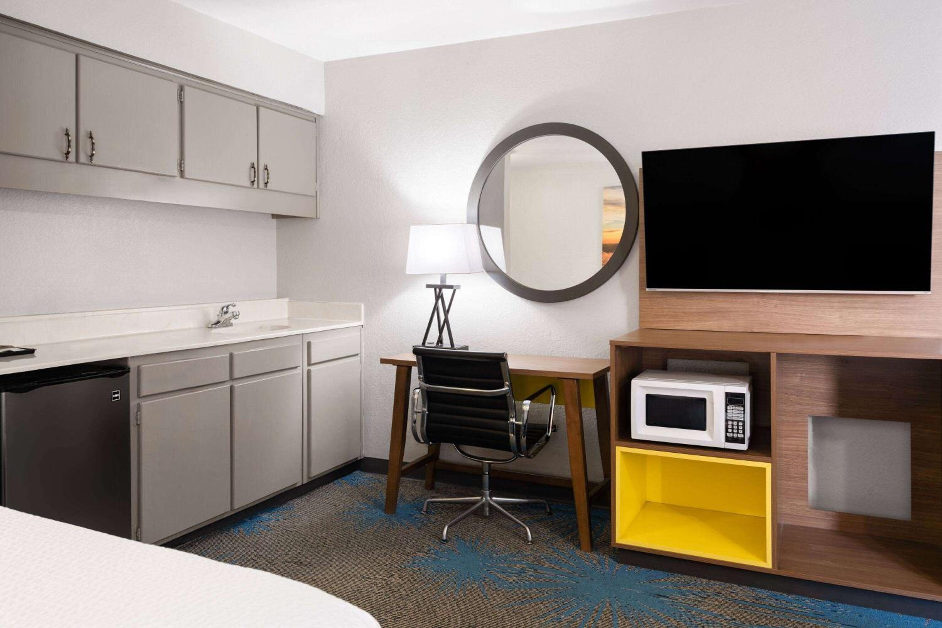 2 Queen Bed, Suite, Non-Smoking - Photo 5