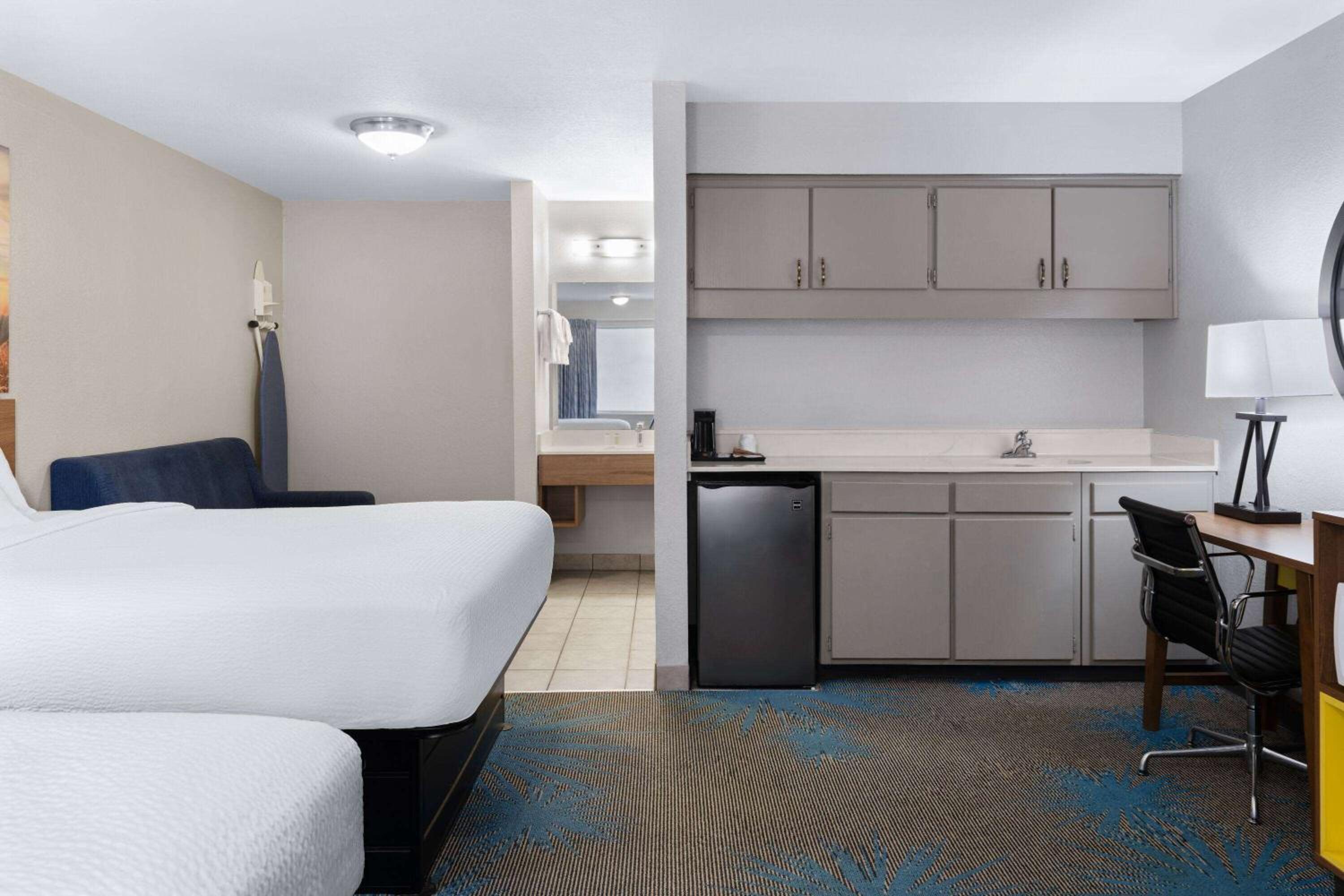 2 Queen Bed, Suite, Non-Smoking - Photo 7
