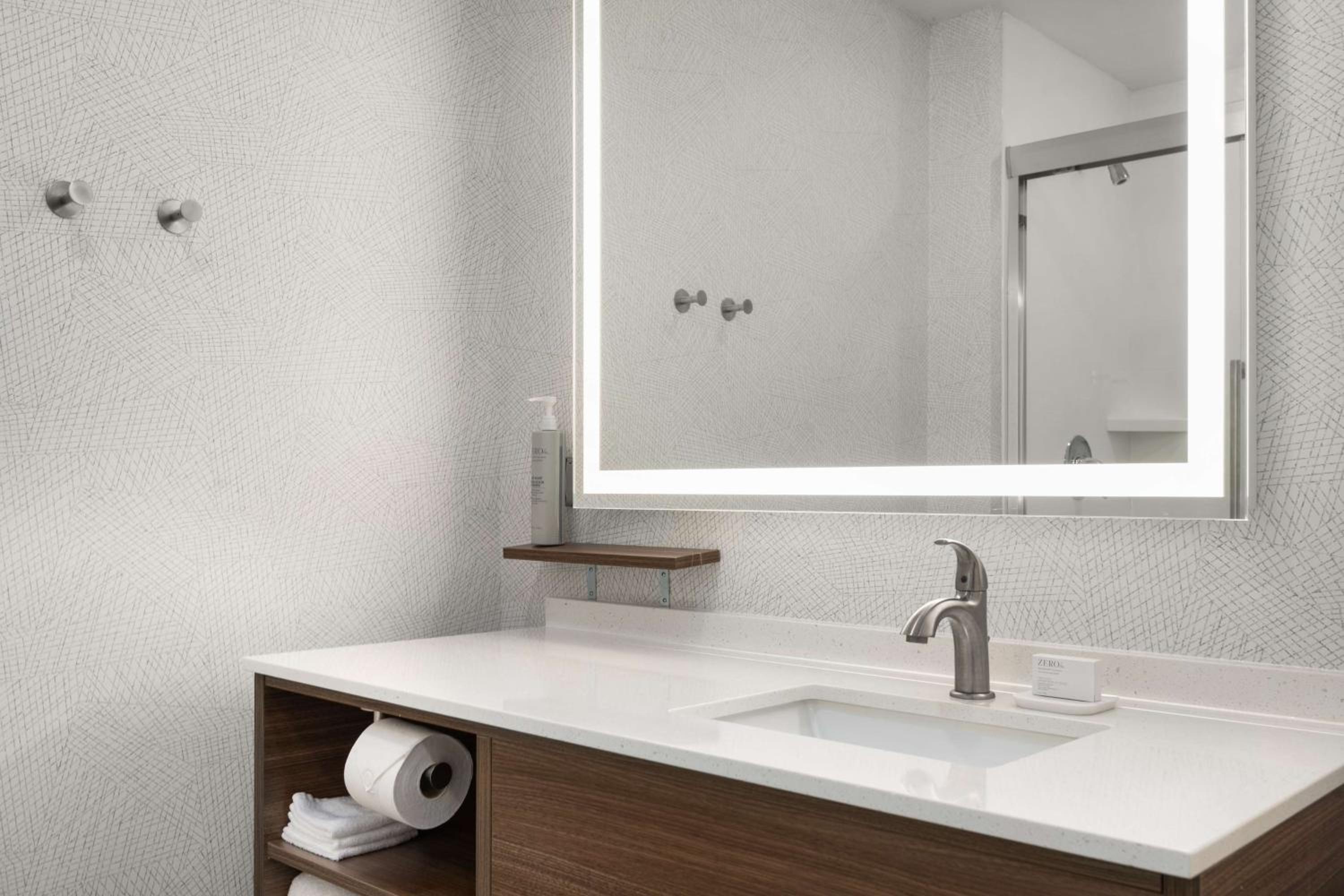 King Studio Suite - Photo 5