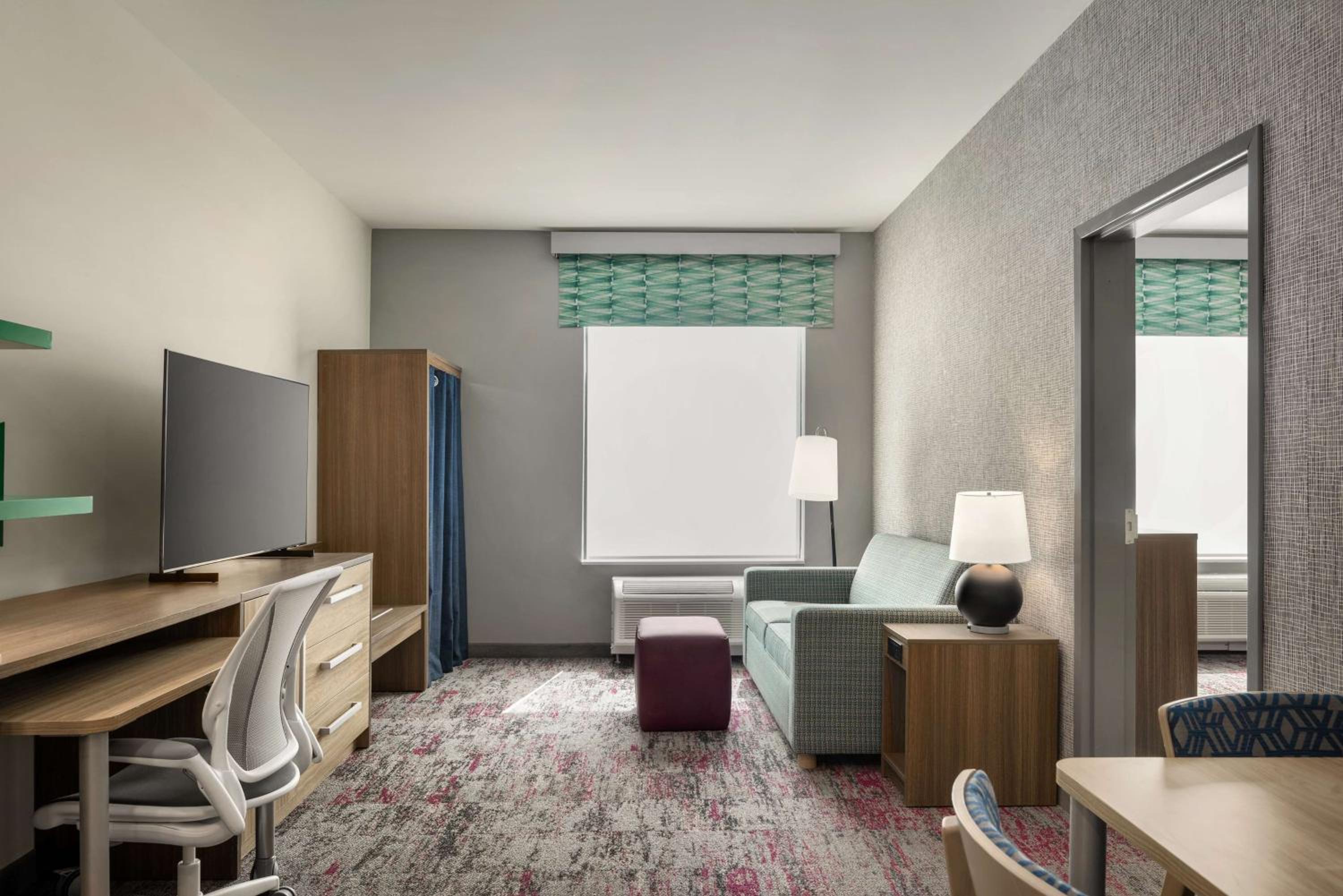 One-Bedroom King Suite - Photo 6