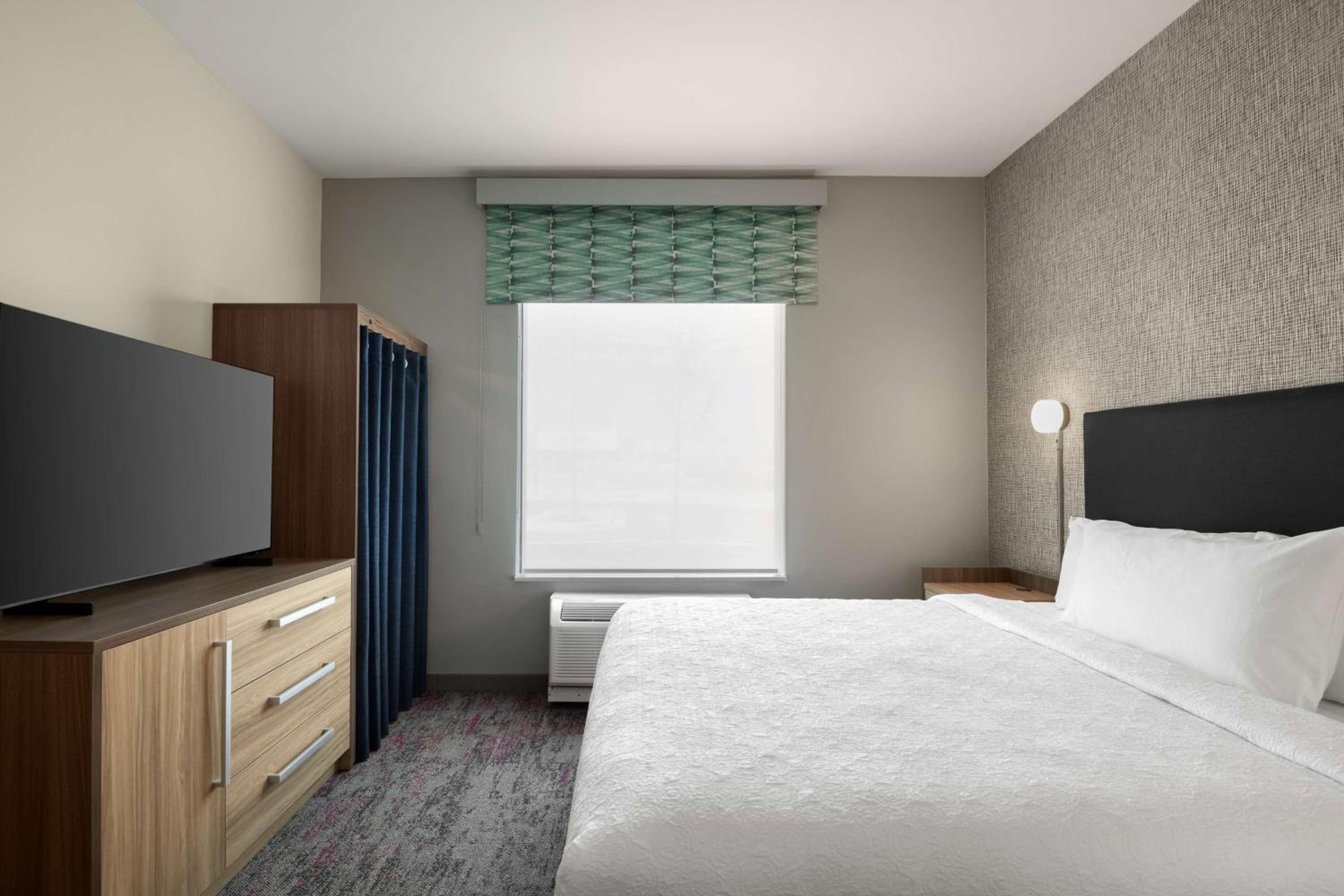 One-Bedroom King Suite - Photo 8