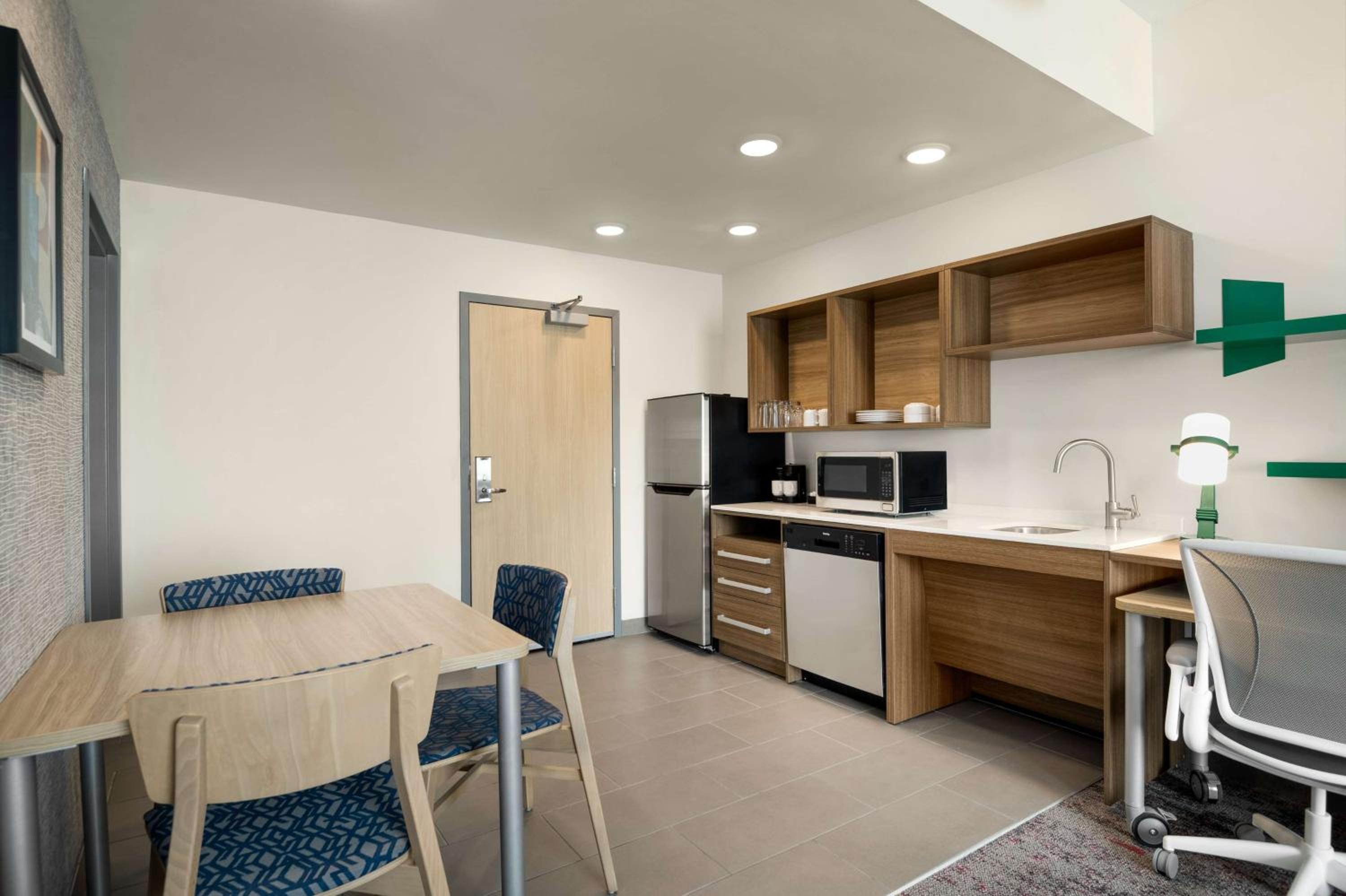 One-Bedroom King Suite - Photo 10