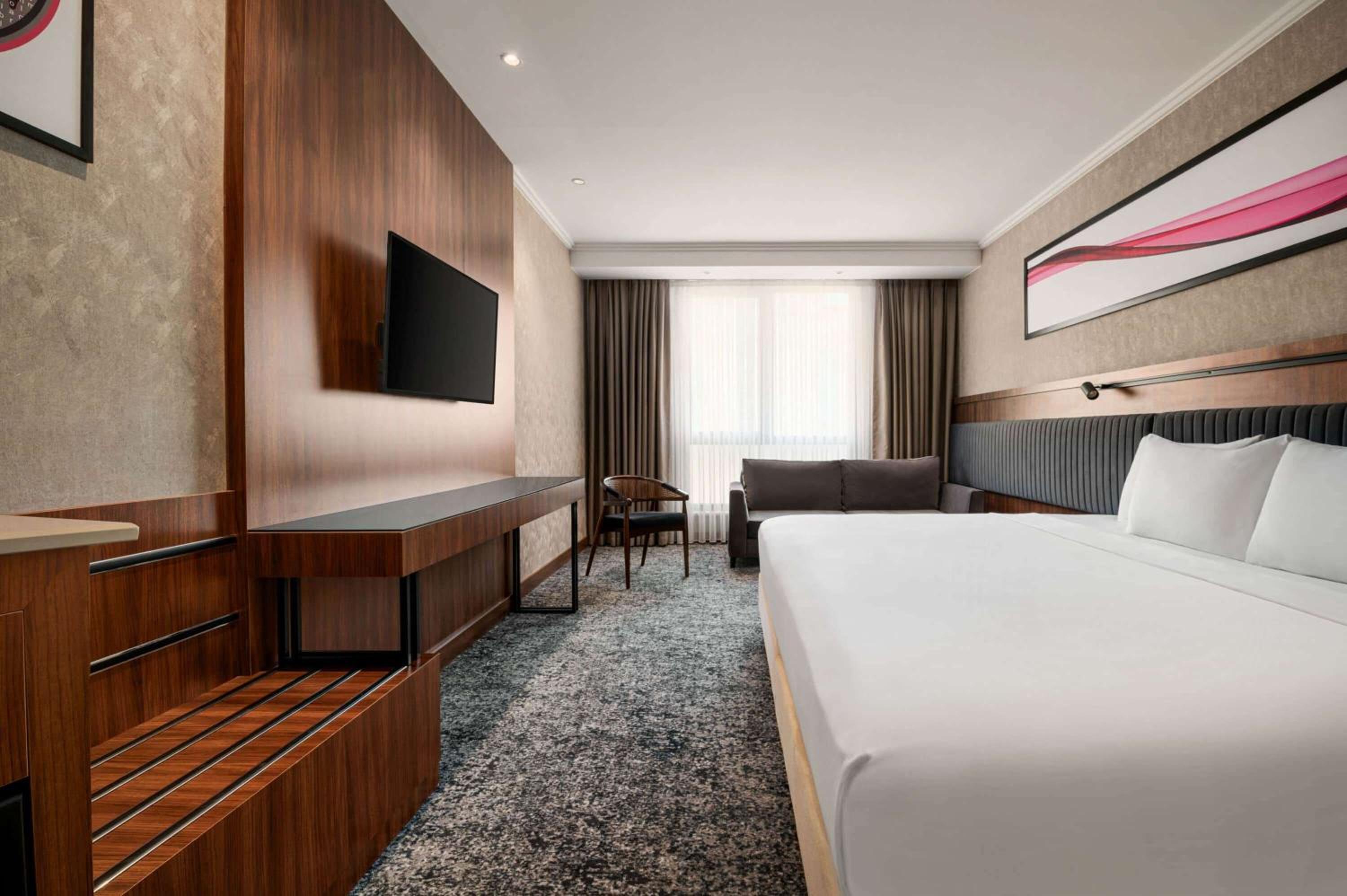 Deluxe King Room - Photo 1