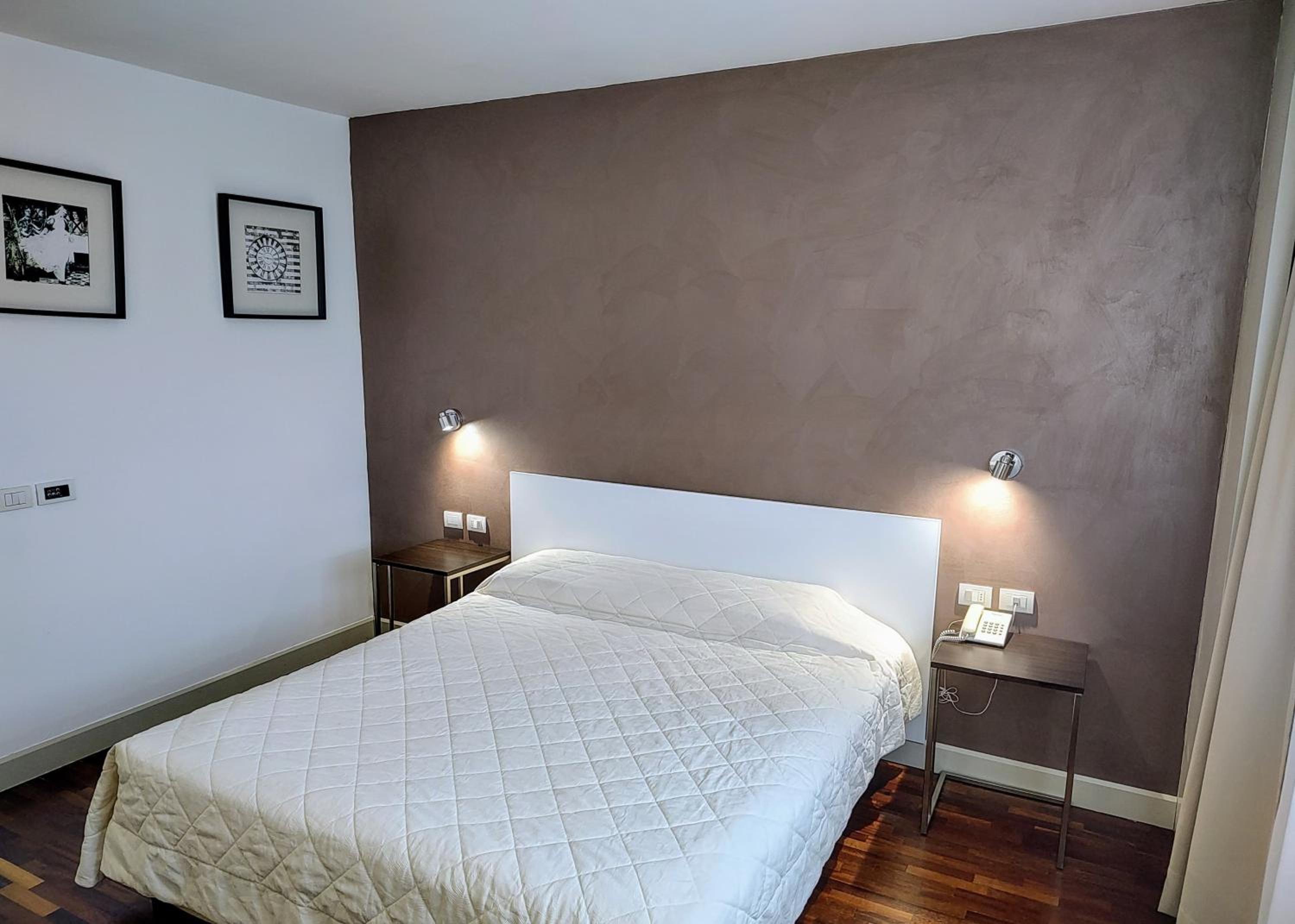 Standard Double Room - Photo 3