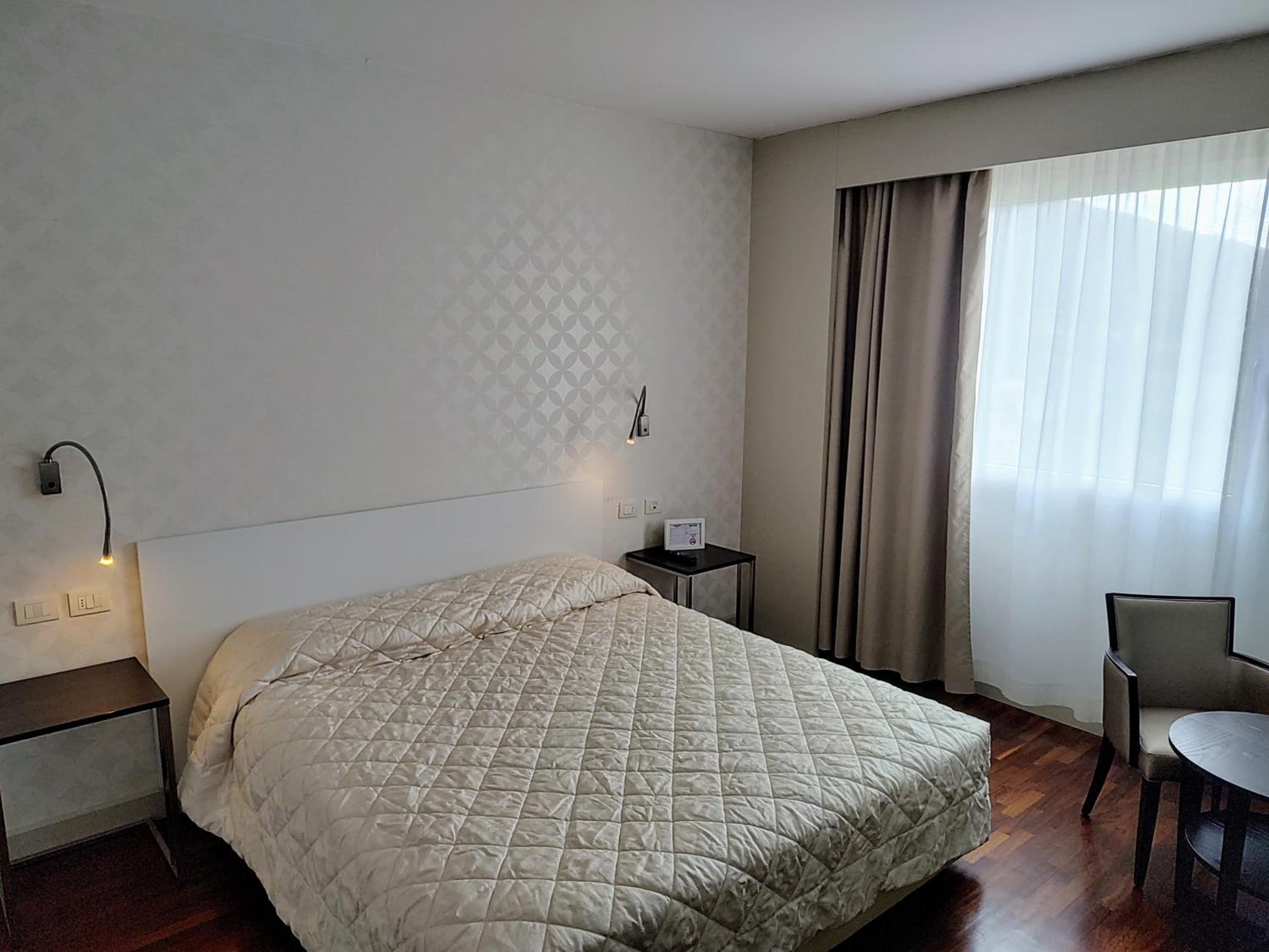 Standard Double Room - Photo 2