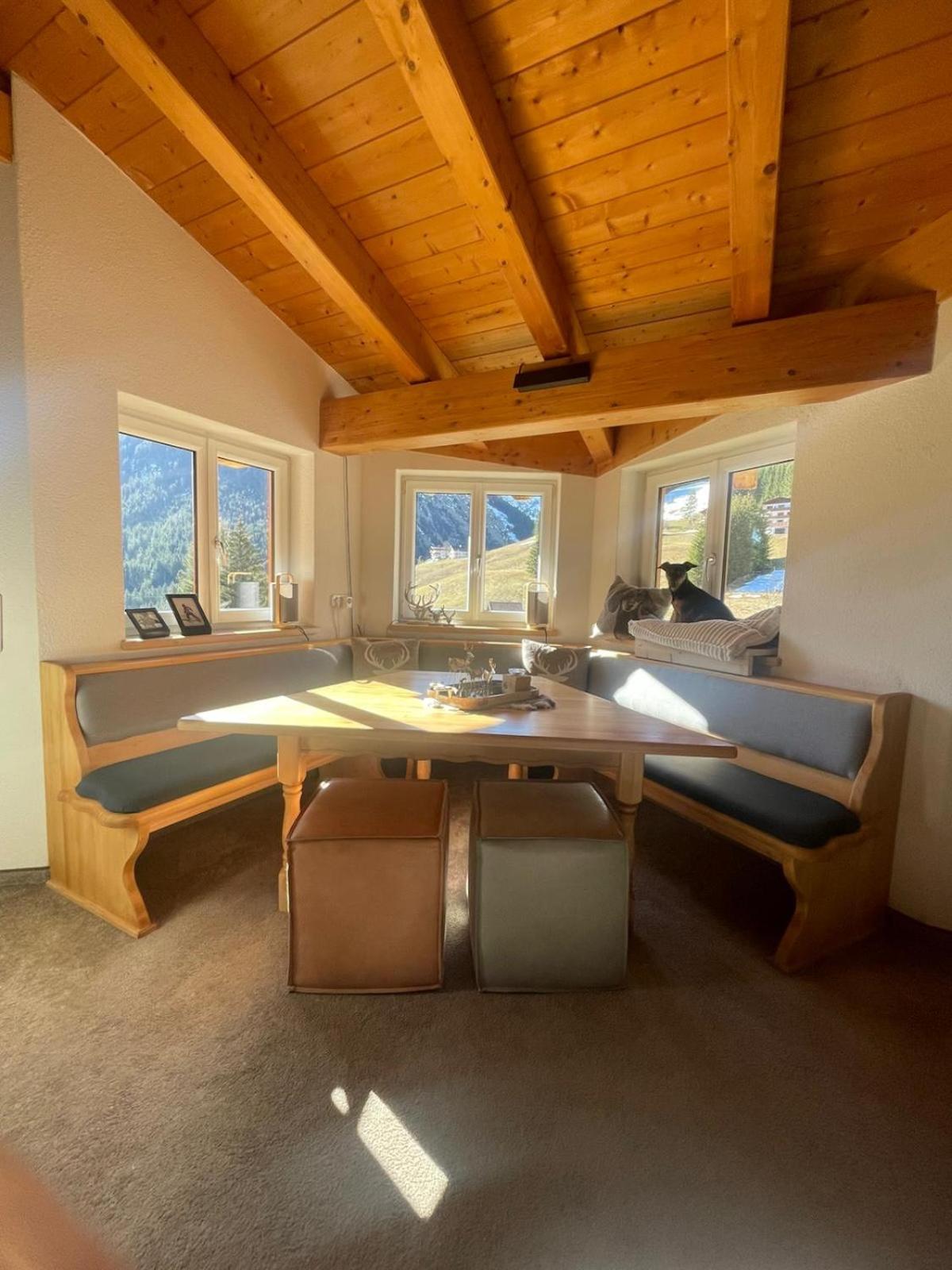 Four-Bedroom Apartment with Balcony  photo 1