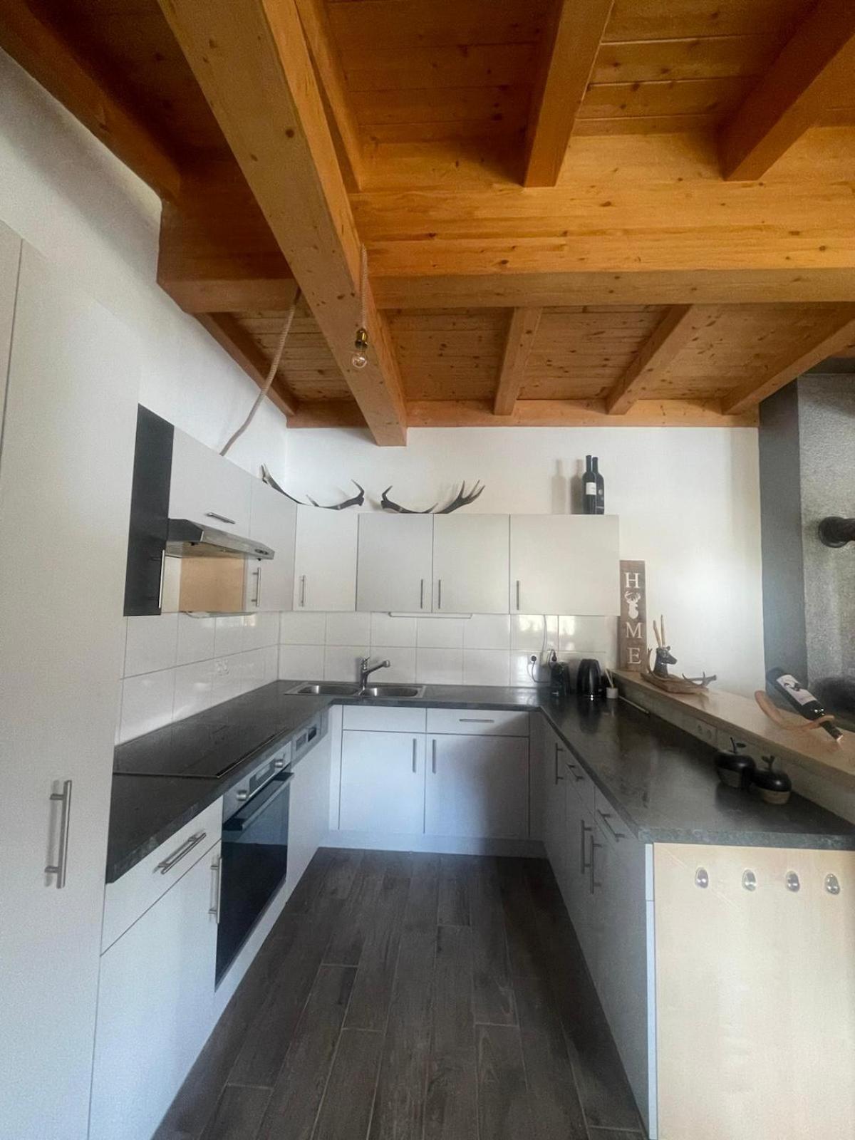 Four-Bedroom Apartment with Balcony  photo 2