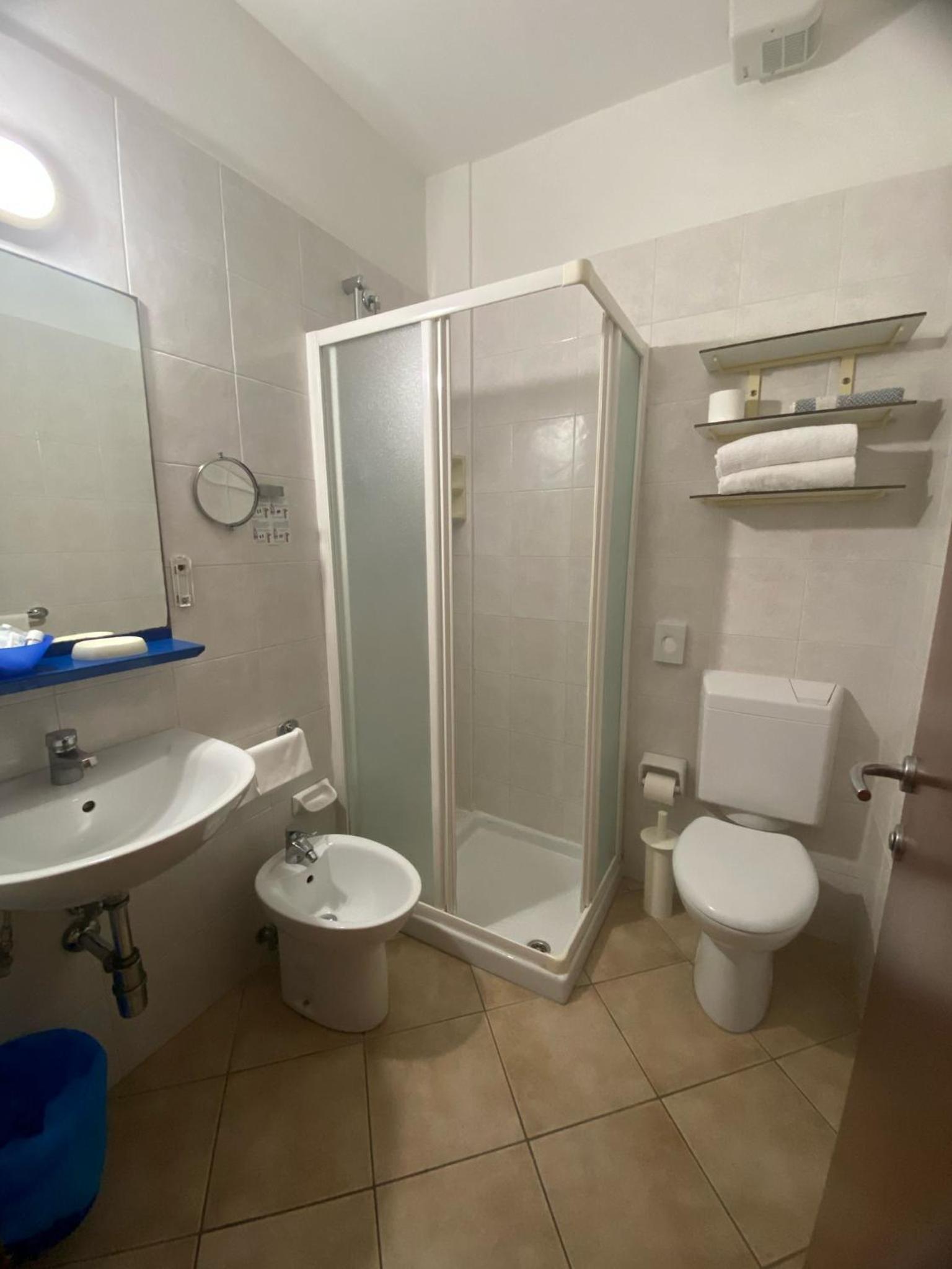 Double or Twin Room with Partial Sea View - Photo 1