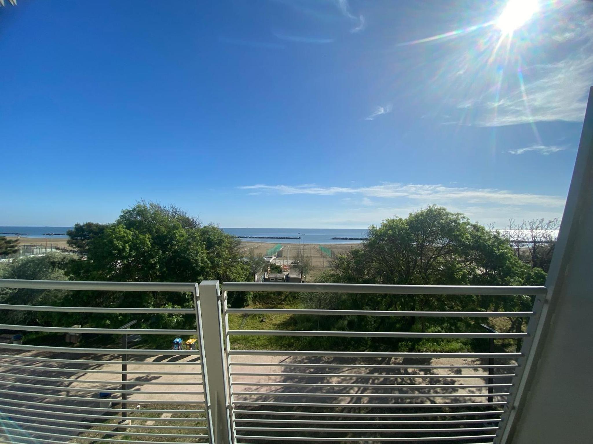 Double or Twin Room with Partial Sea View - Photo 5