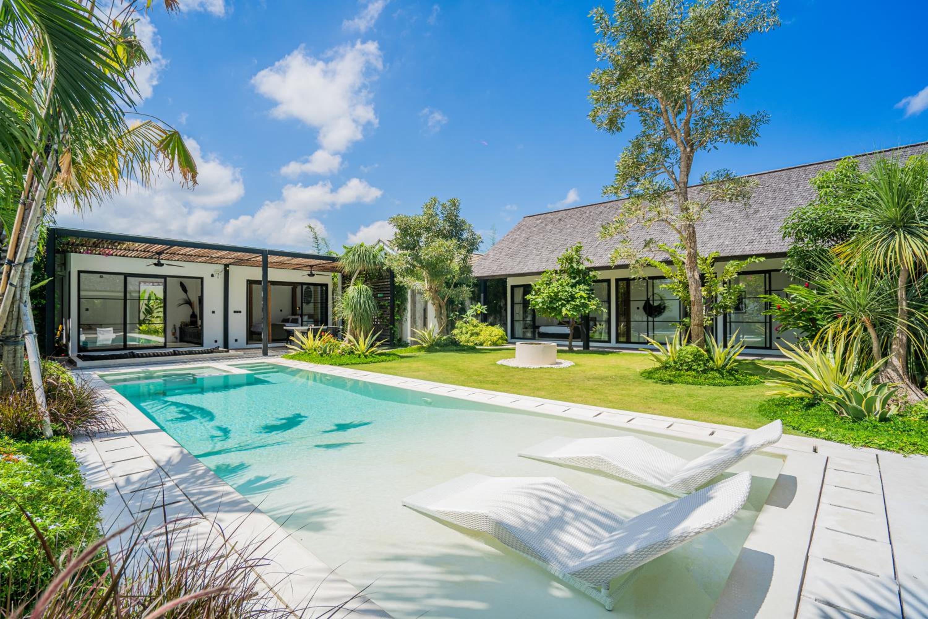 Villa photo 1